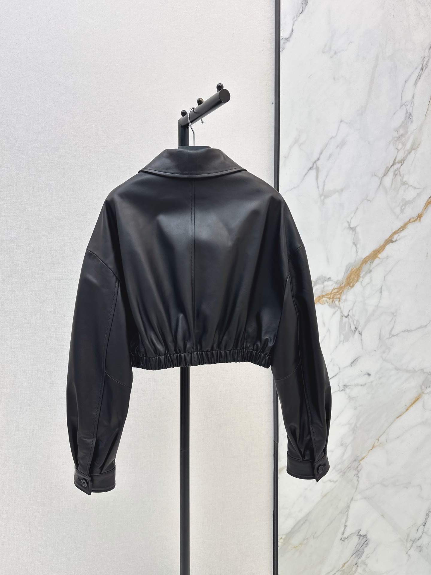 Pra 26fw cropped leather jacket