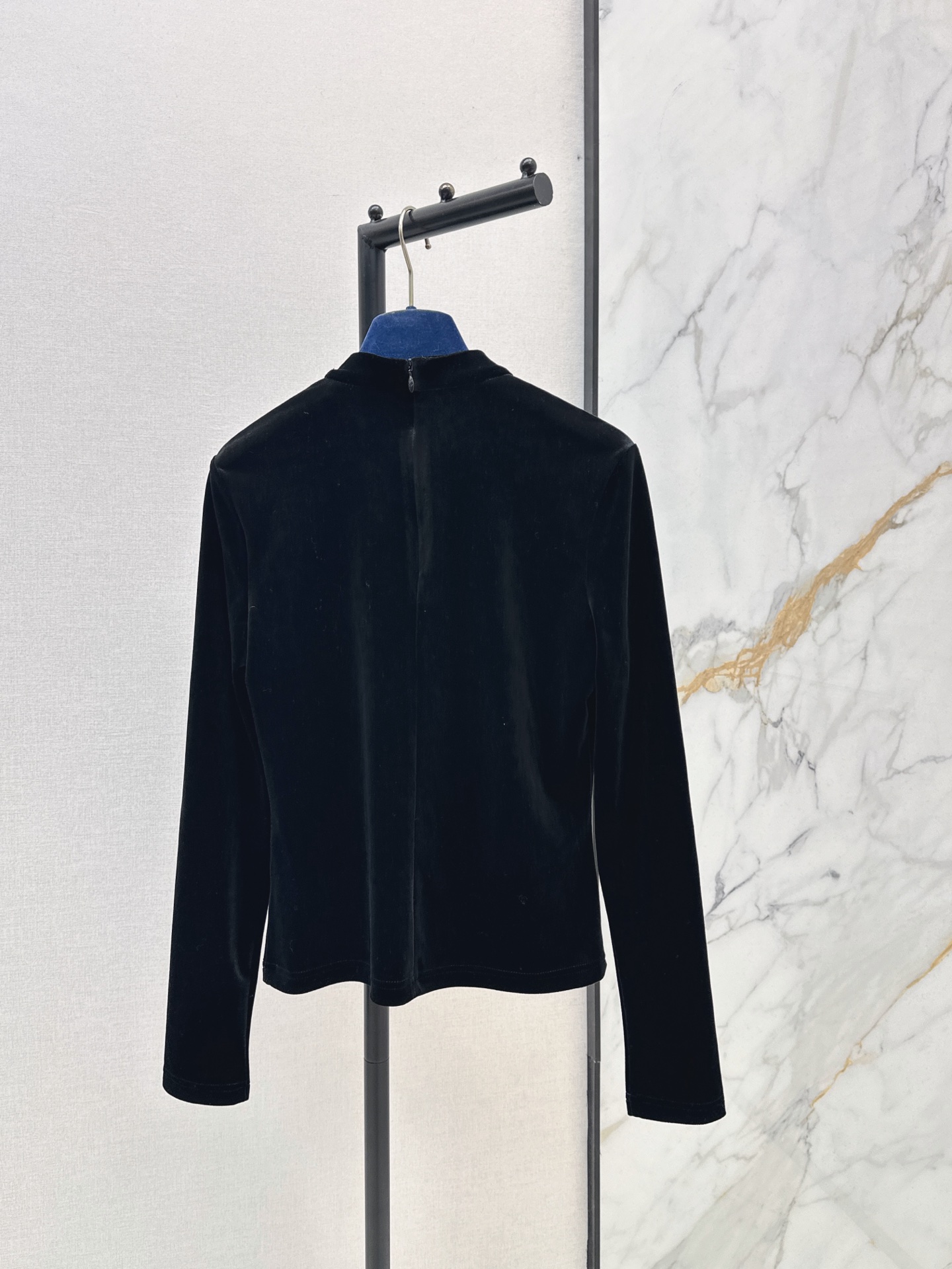 Loui 26fw velvet basic tee