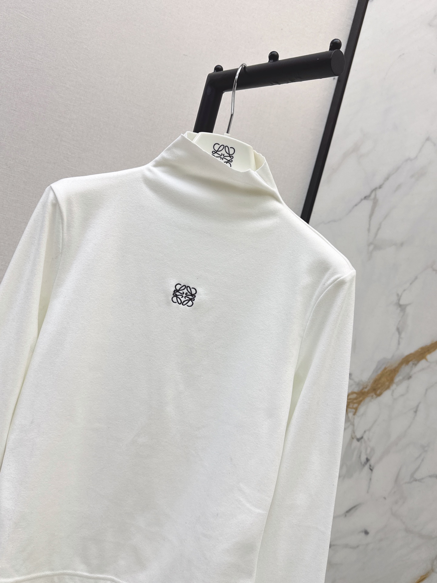 Loe 26fw high neck basic tee