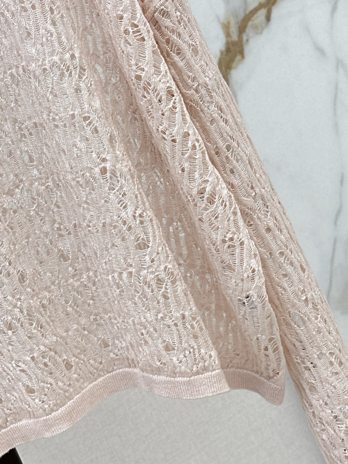 Loe 26fw hollow knit top