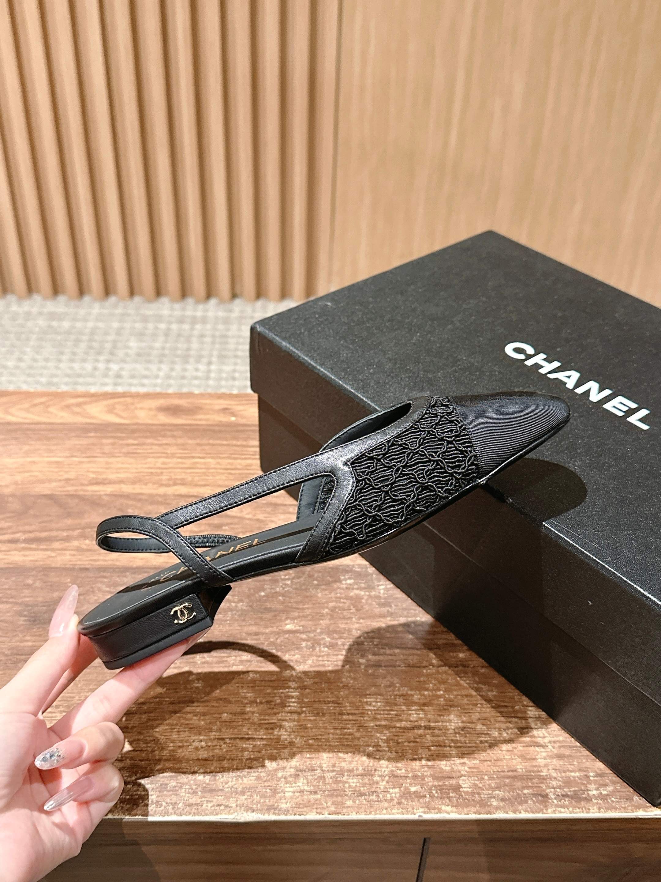 Chan 25fw lace slingback flats