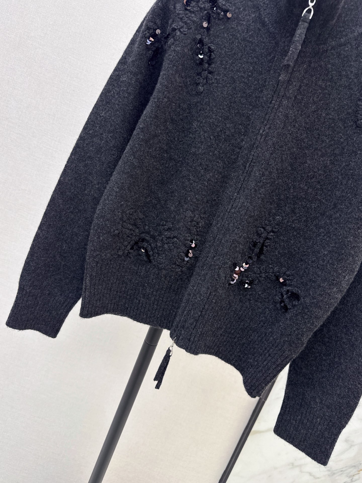 Brun 26fw embroidery zipper cardigan