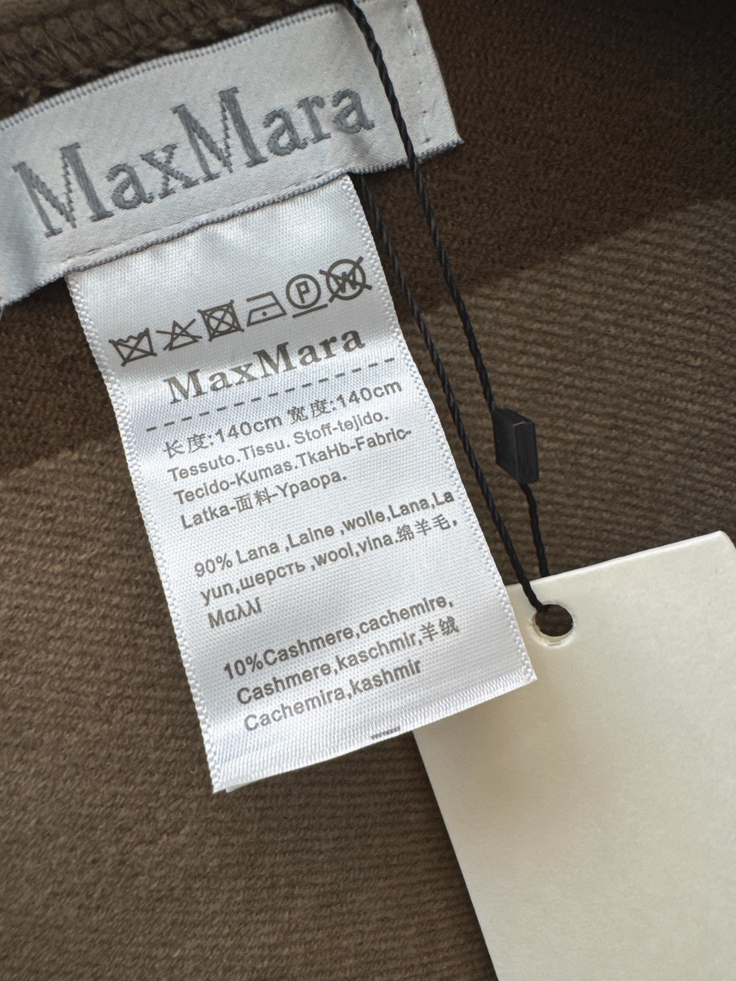 Max 26fw jacquard shawls