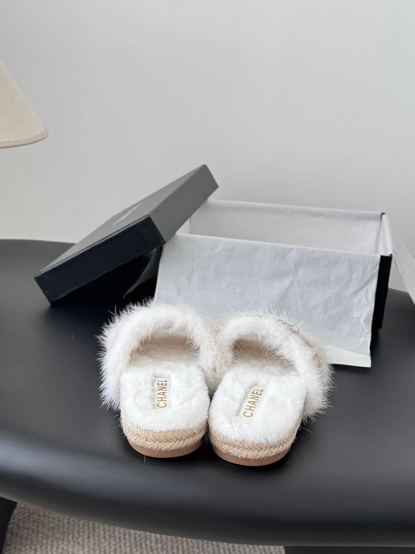Chan 25fw fluffy slippers