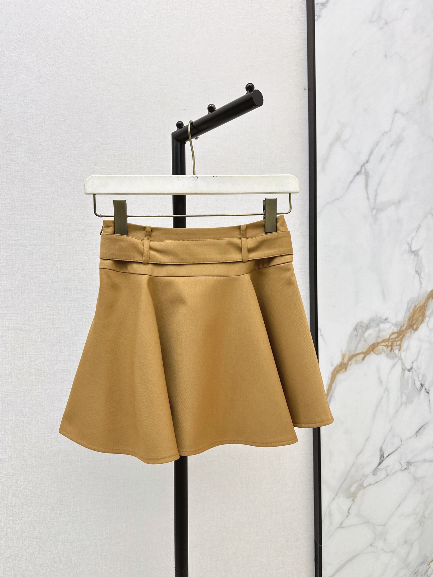 Loe 26fw belted mini skirt