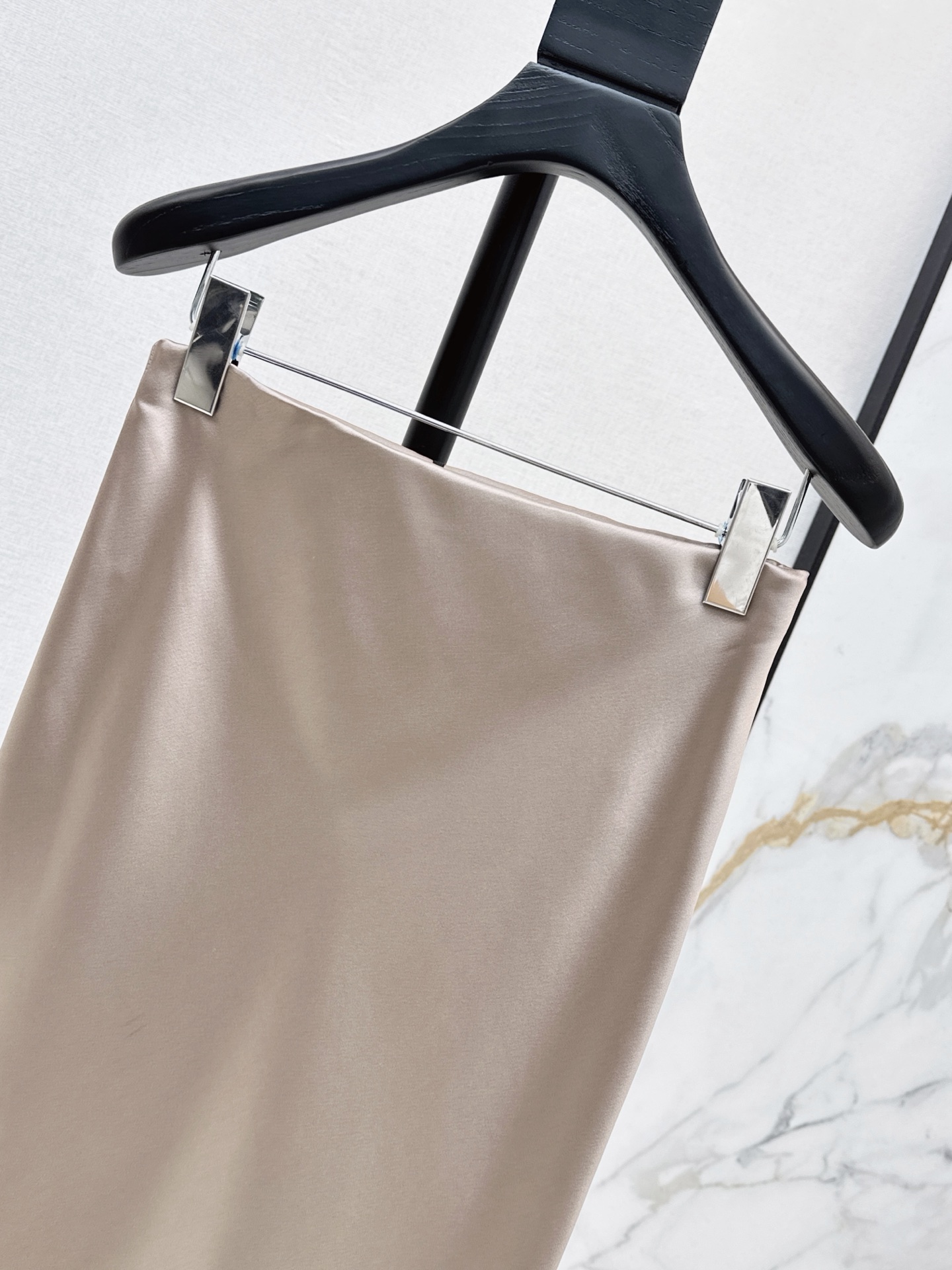 ES 26ss lace contract satin skirt