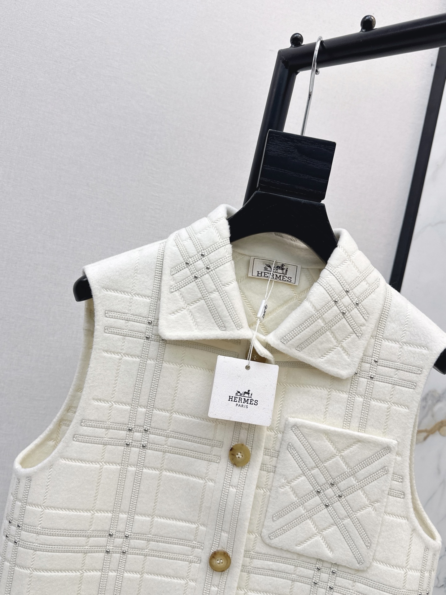Her 26fw embroidery woole vest