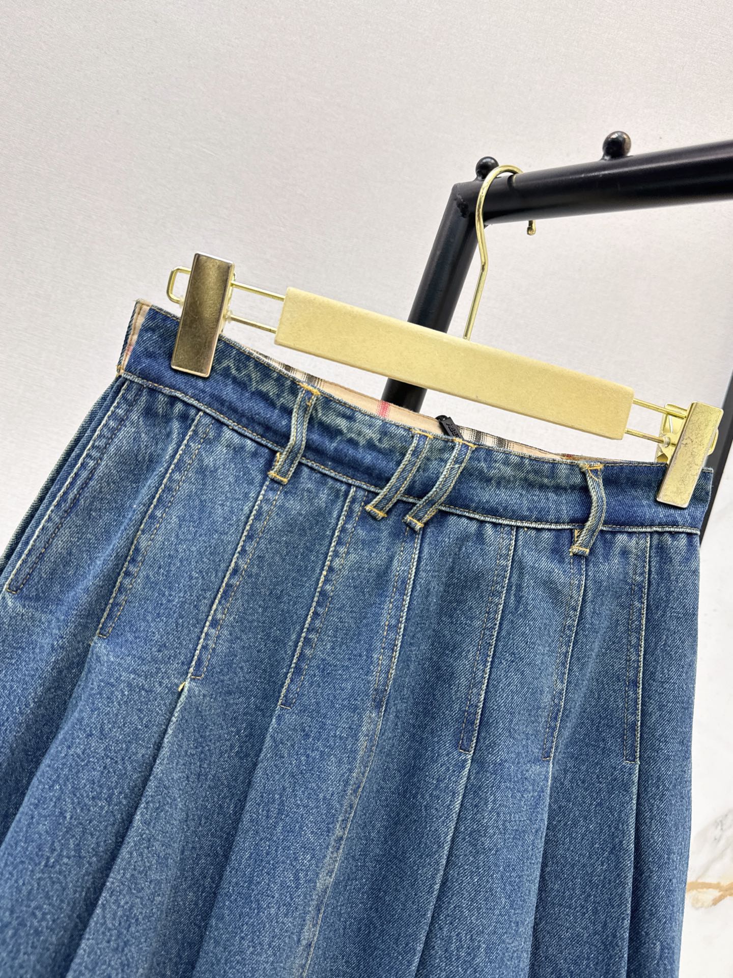Bur 26fw pleated denim skirt