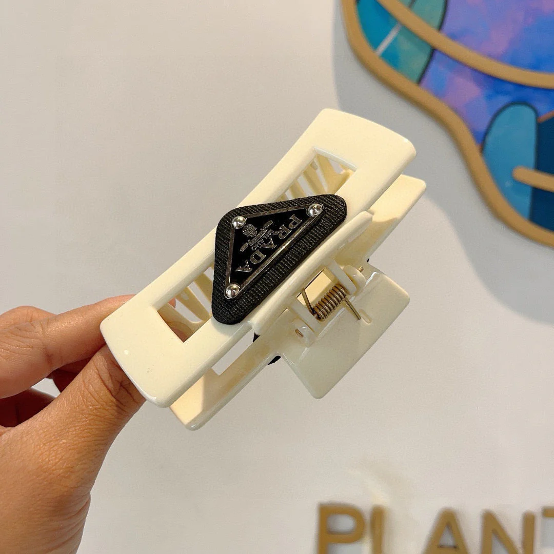 P hair clips
