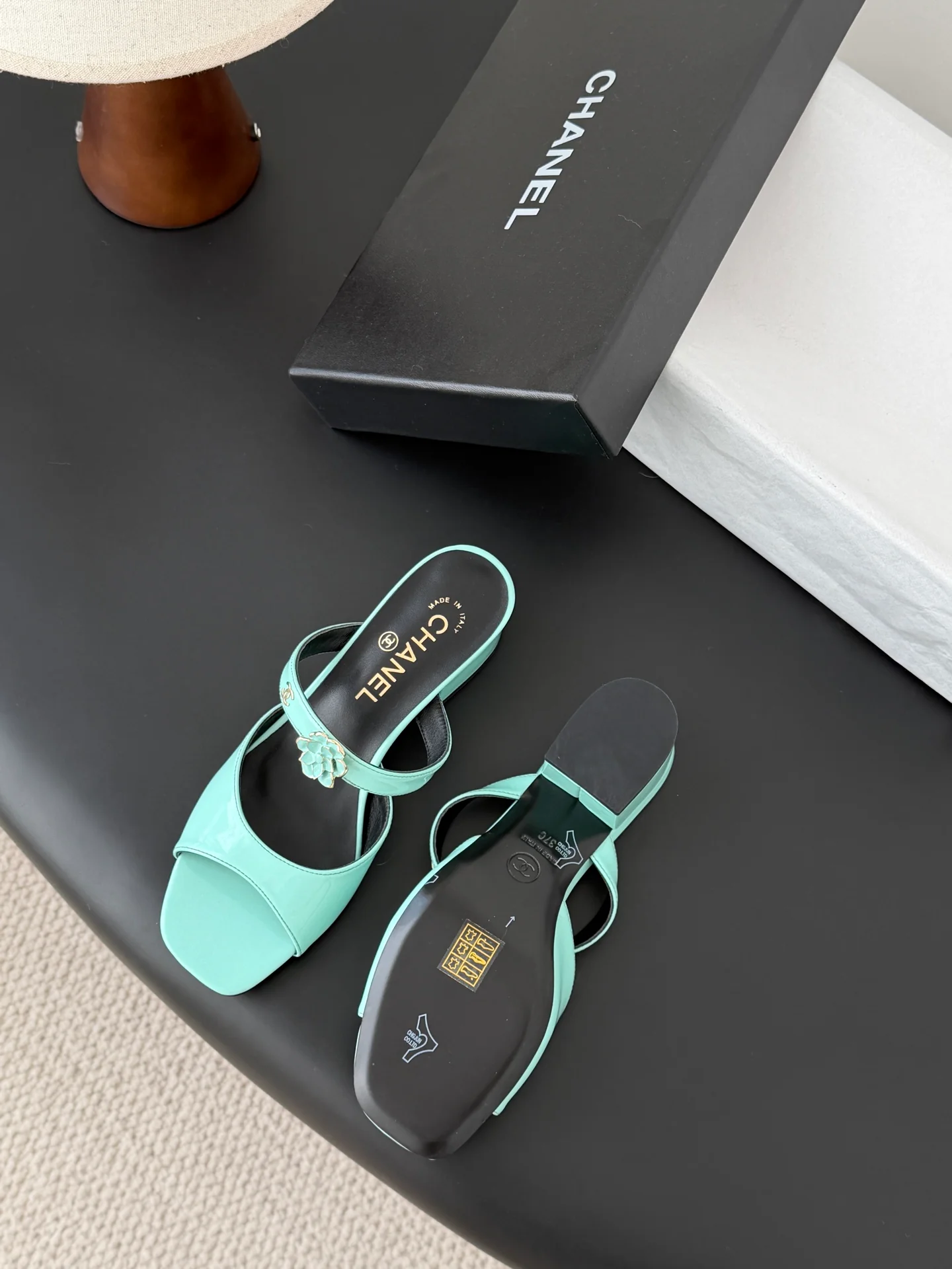 Chan 26ss camellia leather sandals
