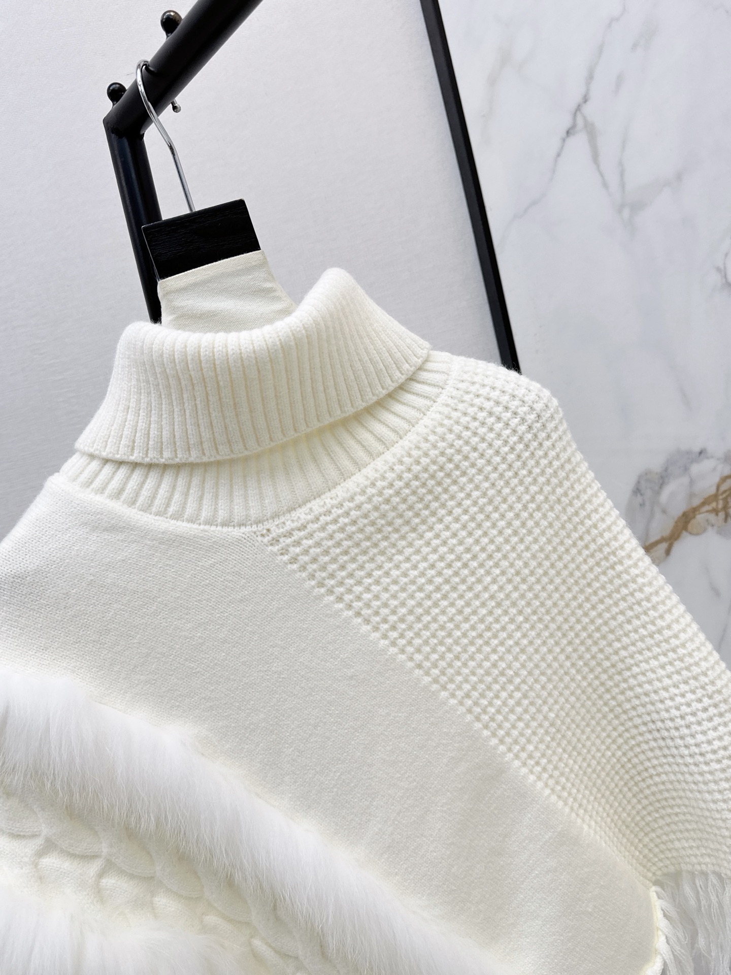 Fen 26fw fur-trim cape jacket