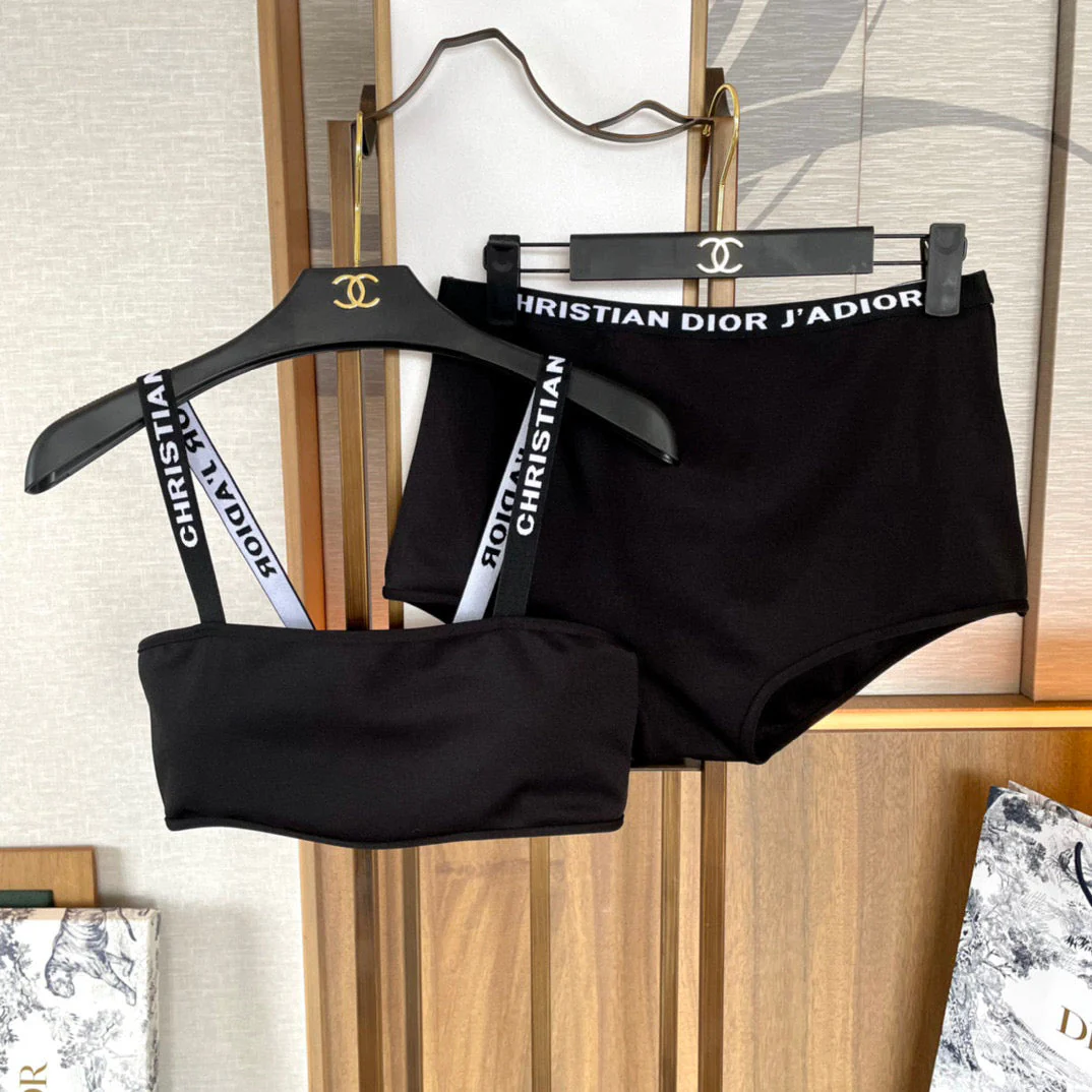 D swimsuit