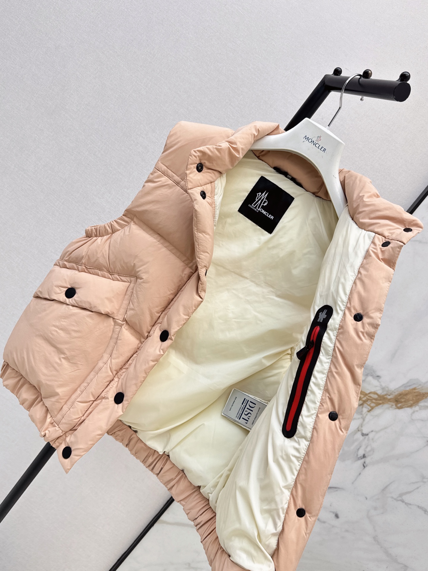Monc 26fw down vest
