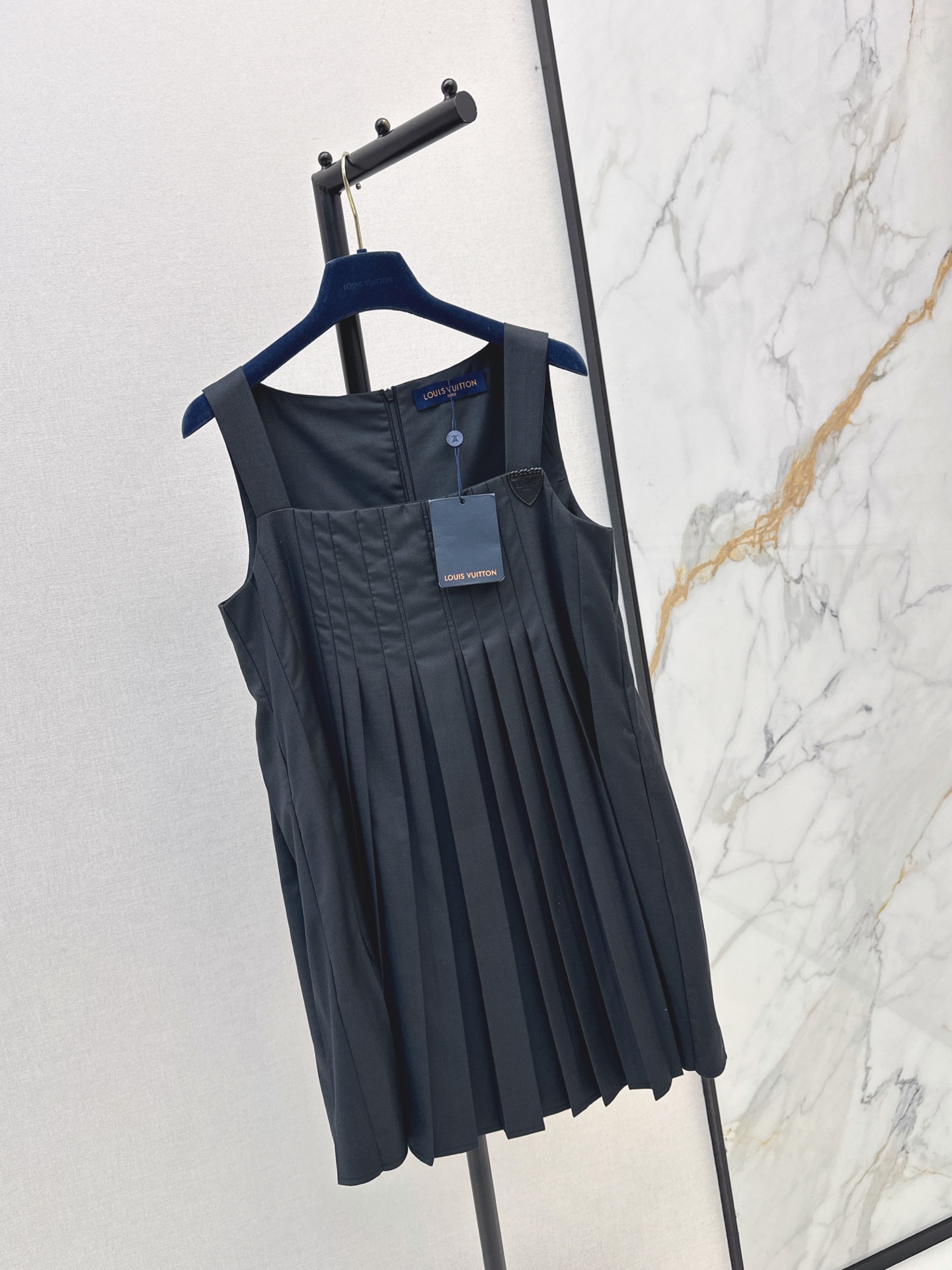 Loui 26fw square-neck pleated dress