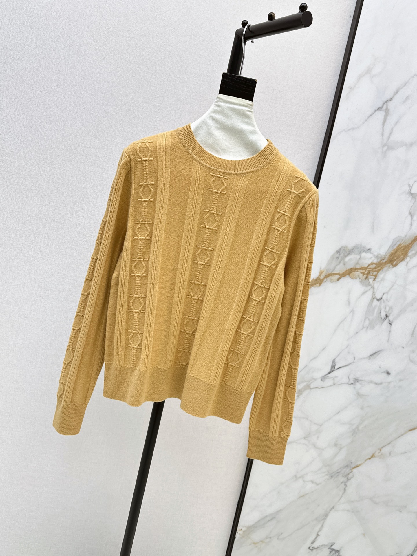 Her 26fw cable sweater