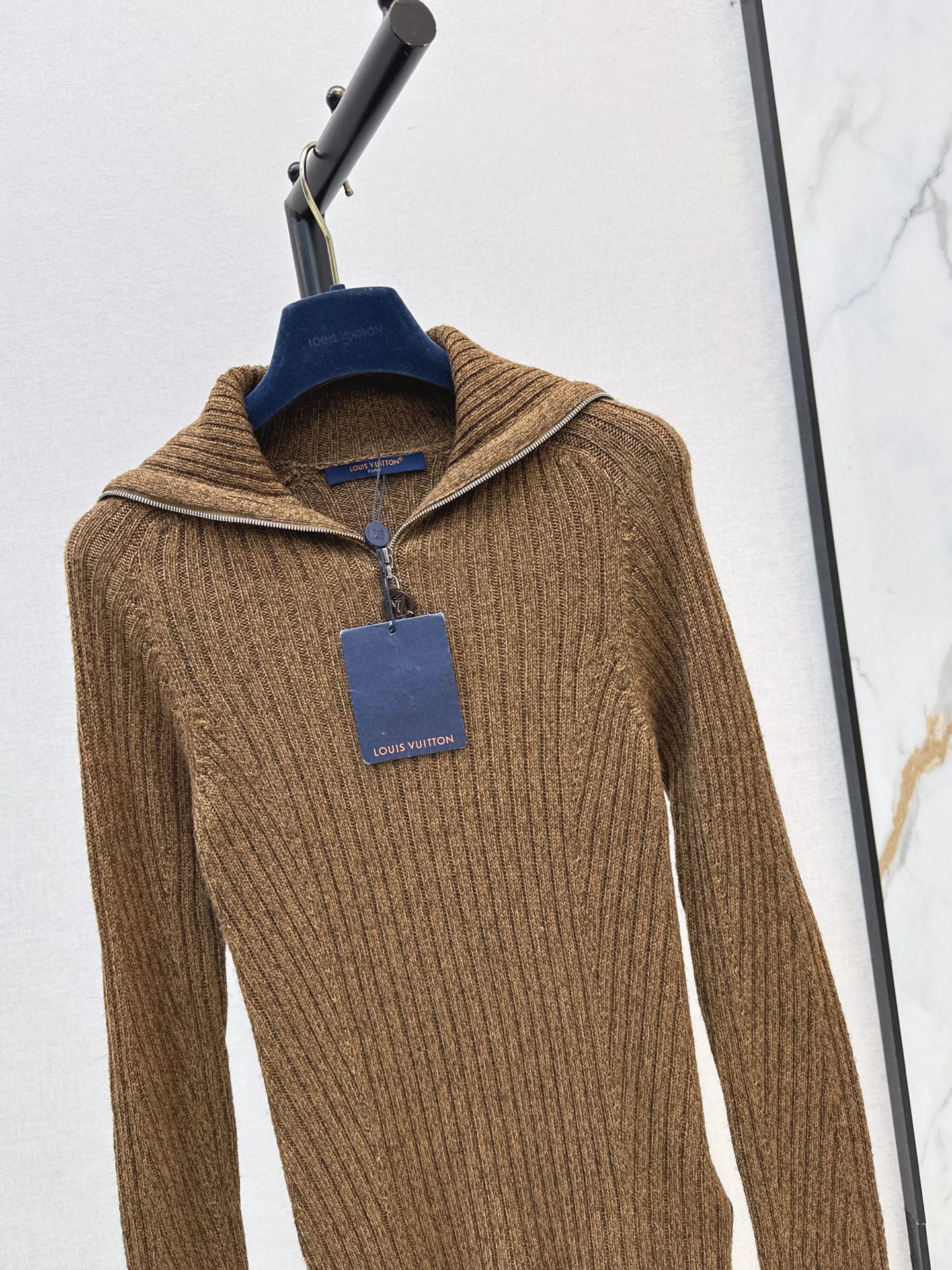 Loui 26fw knit slim-fit basic tee