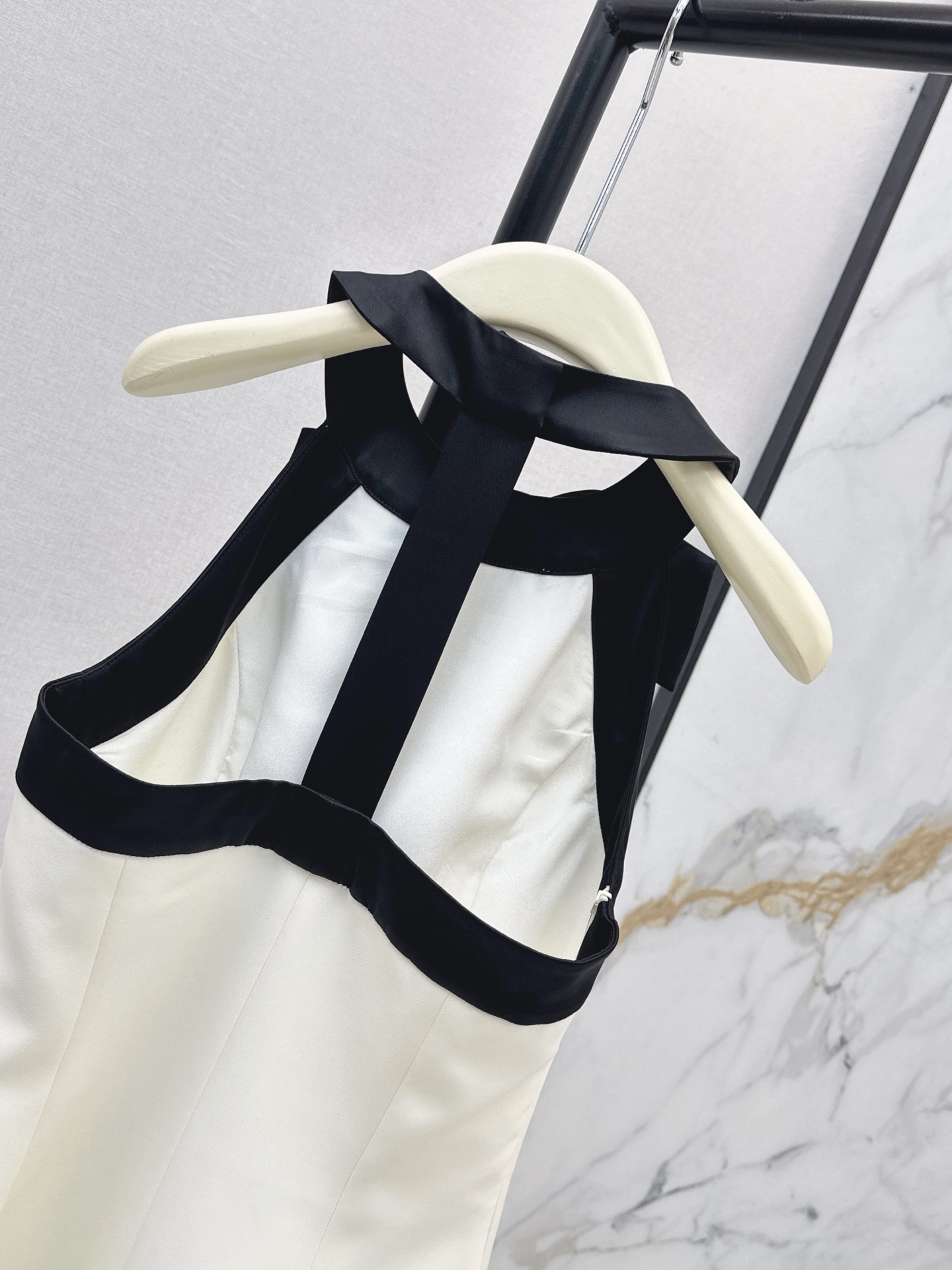 Valen 26fw halter neck dress