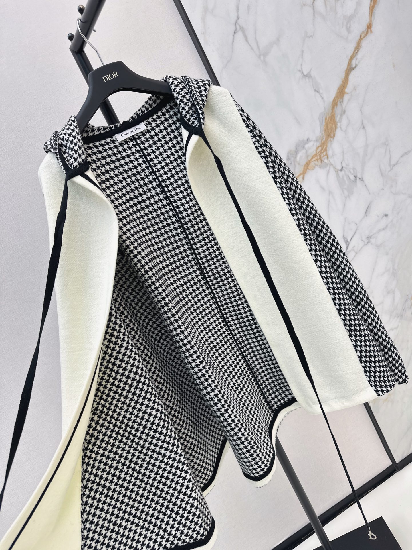 CD 26fw hooundstooth knit contract hooded cape jacket