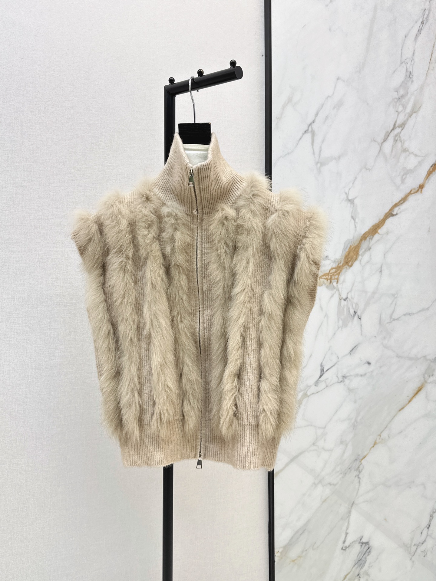 Fen 26fw fur-trim knit vest