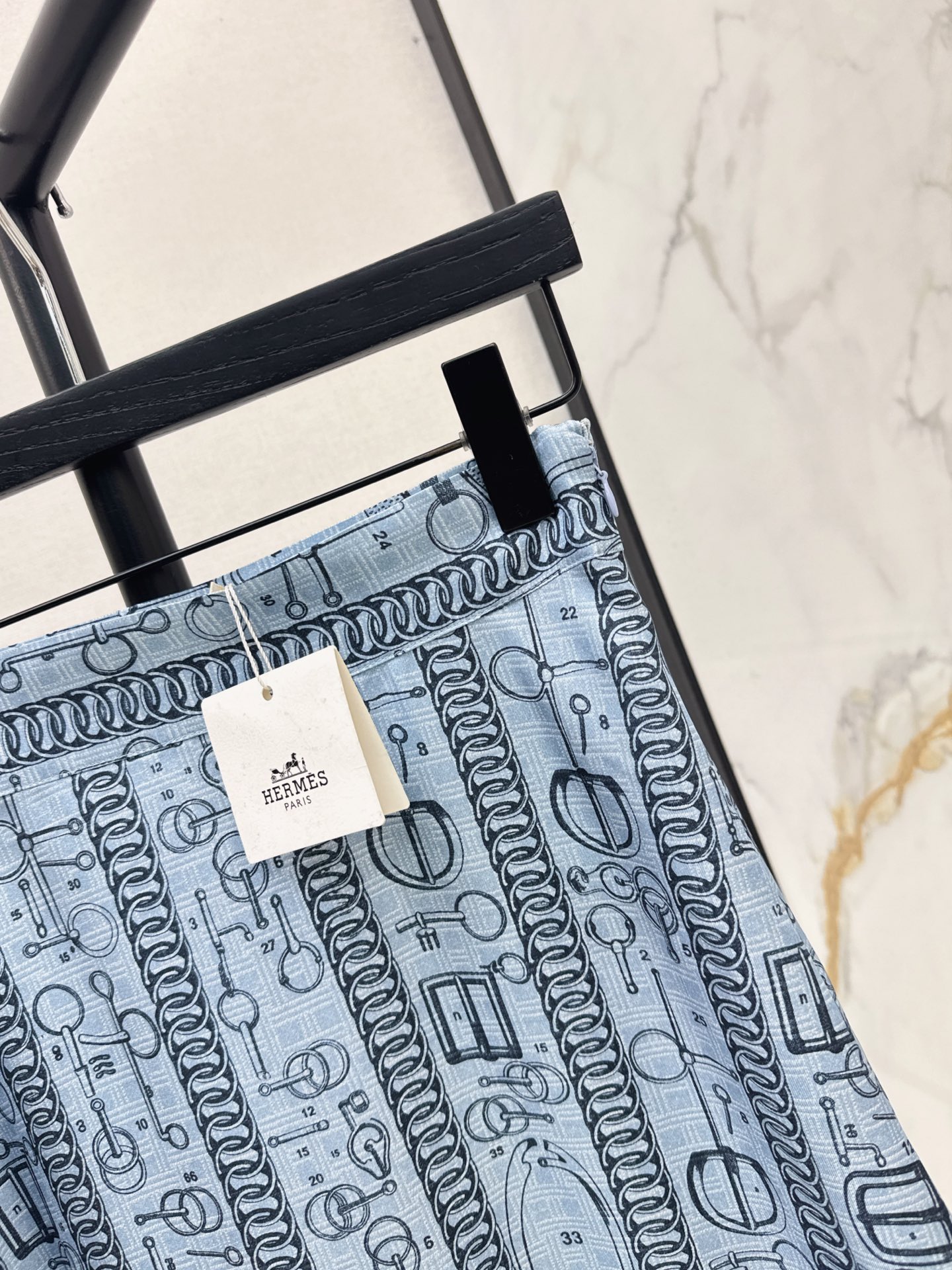 Her 26fw print silk pleated skirt