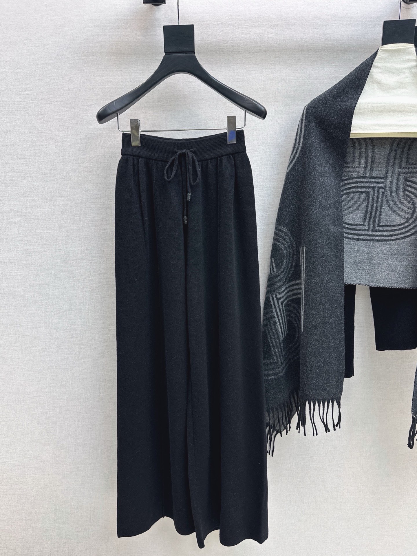 Her 26fw knit knitwear shawls pants sets