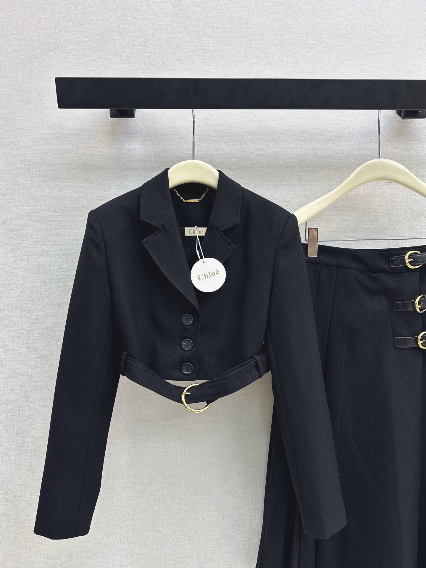 Chol 26fw cropped jacket pleated skirt