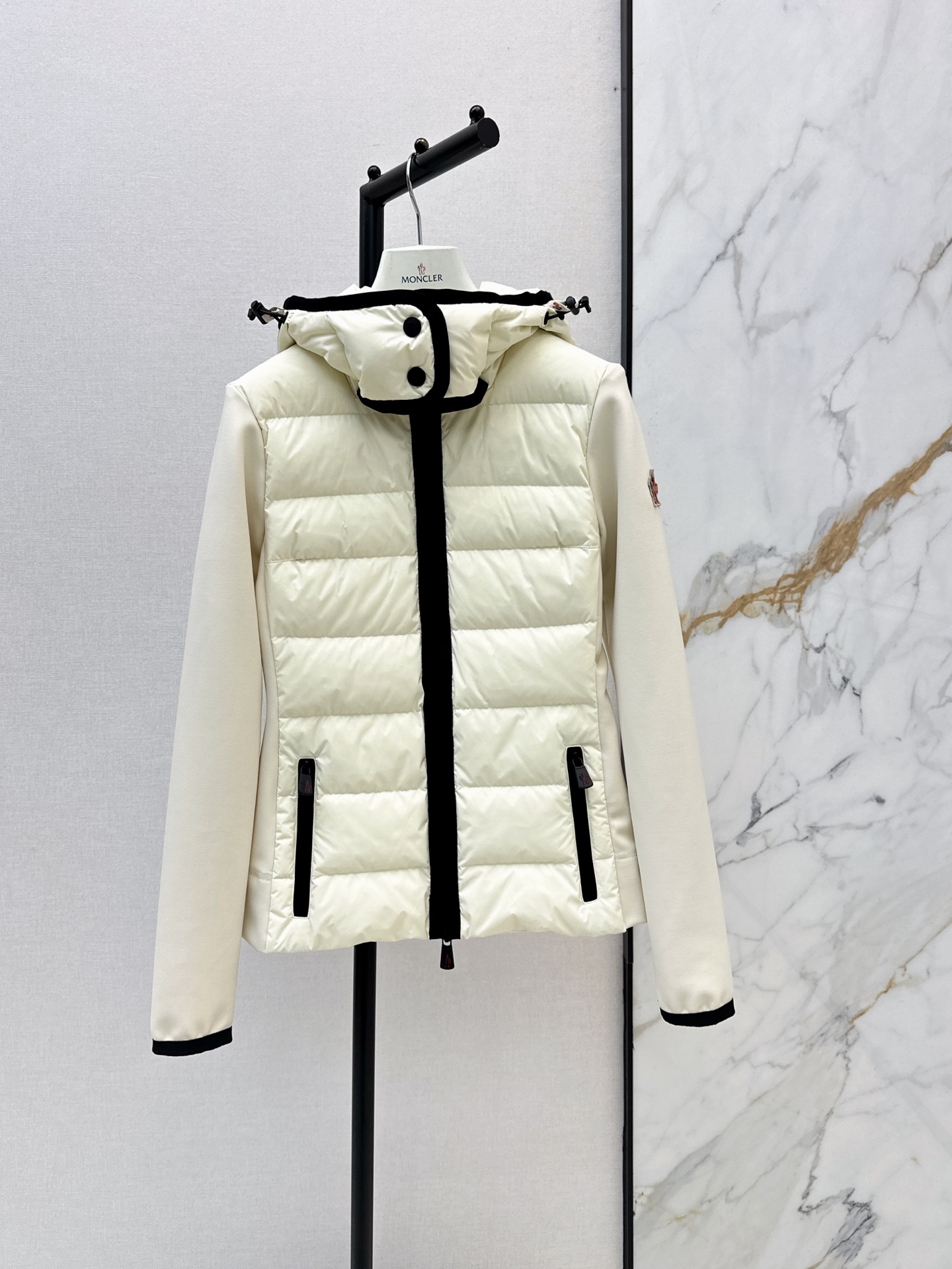 Monc 26fw hooded down ski jacket