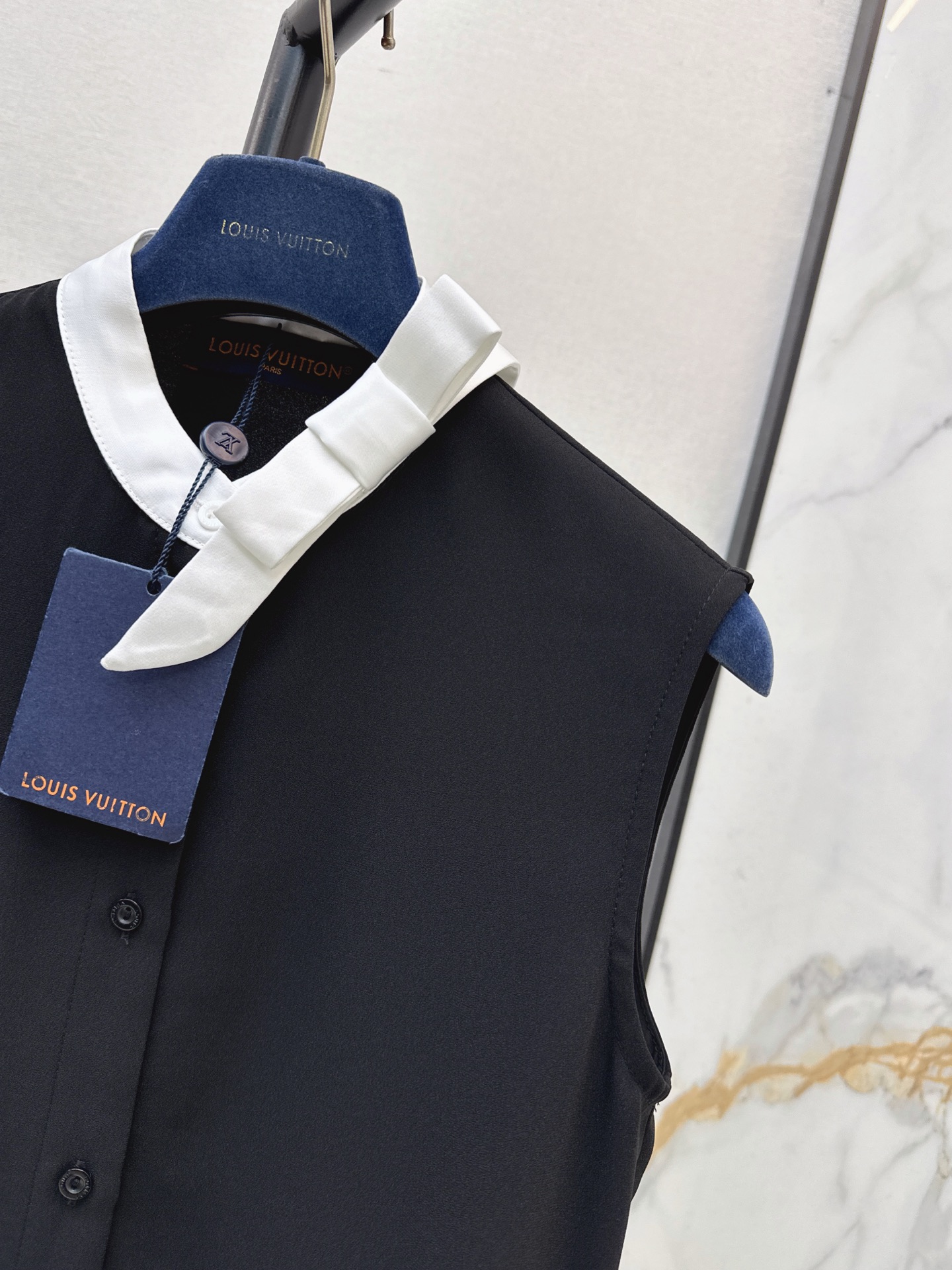 Loui 26fw sleeveless bow shirt