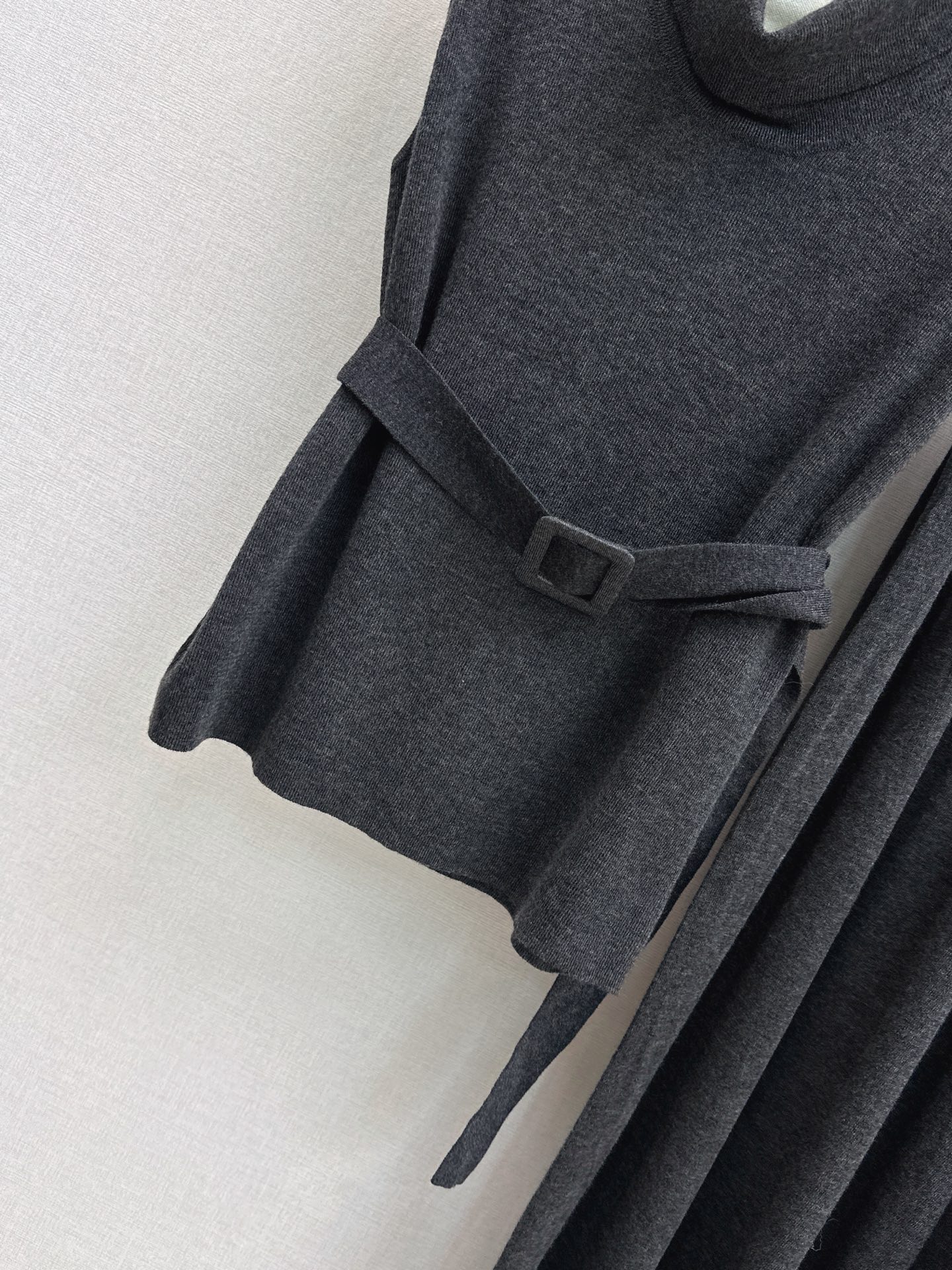 Her 26fw belted knit sleeveless top pants sets