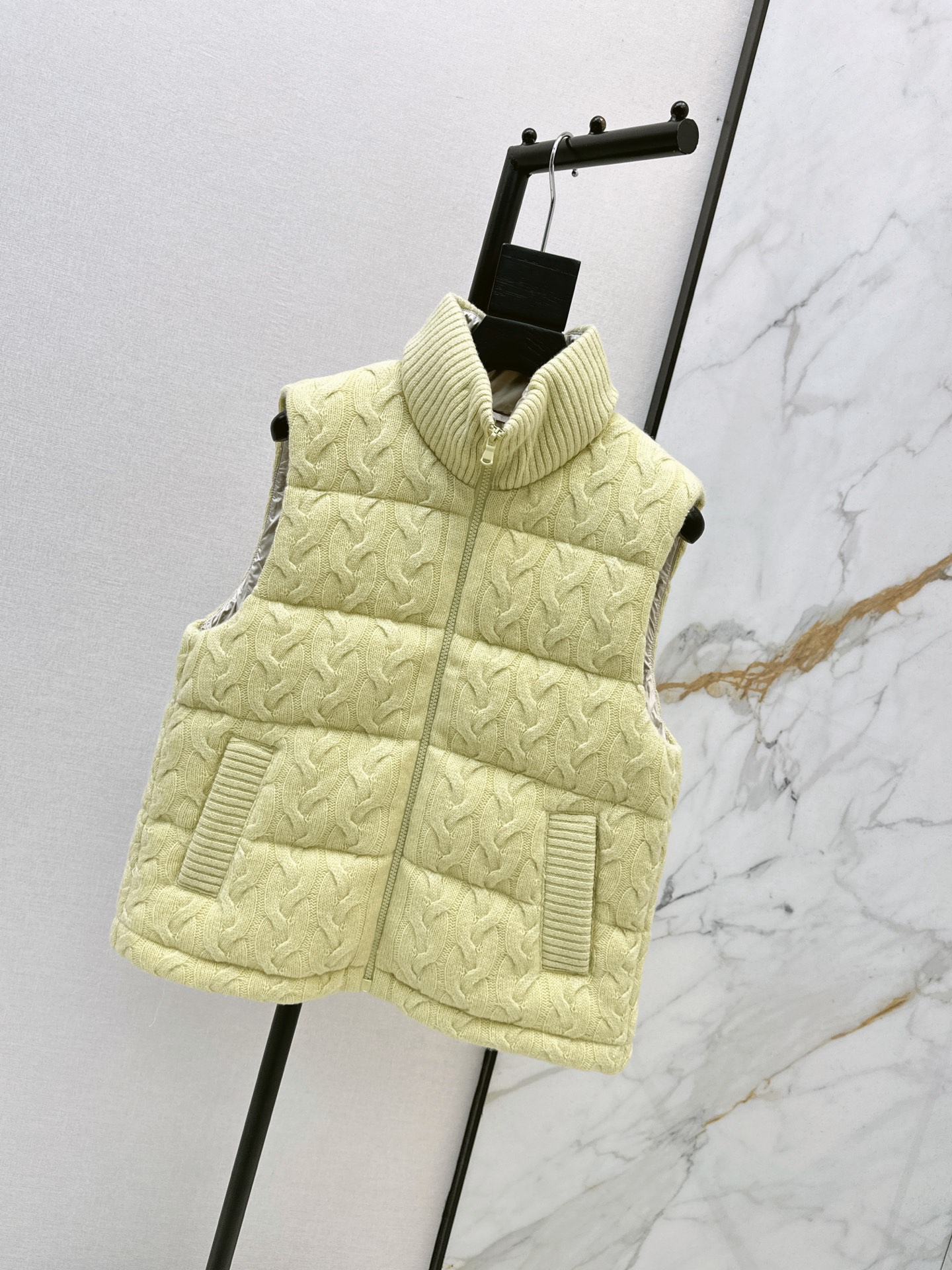 Brun 26fw knit contract down vest