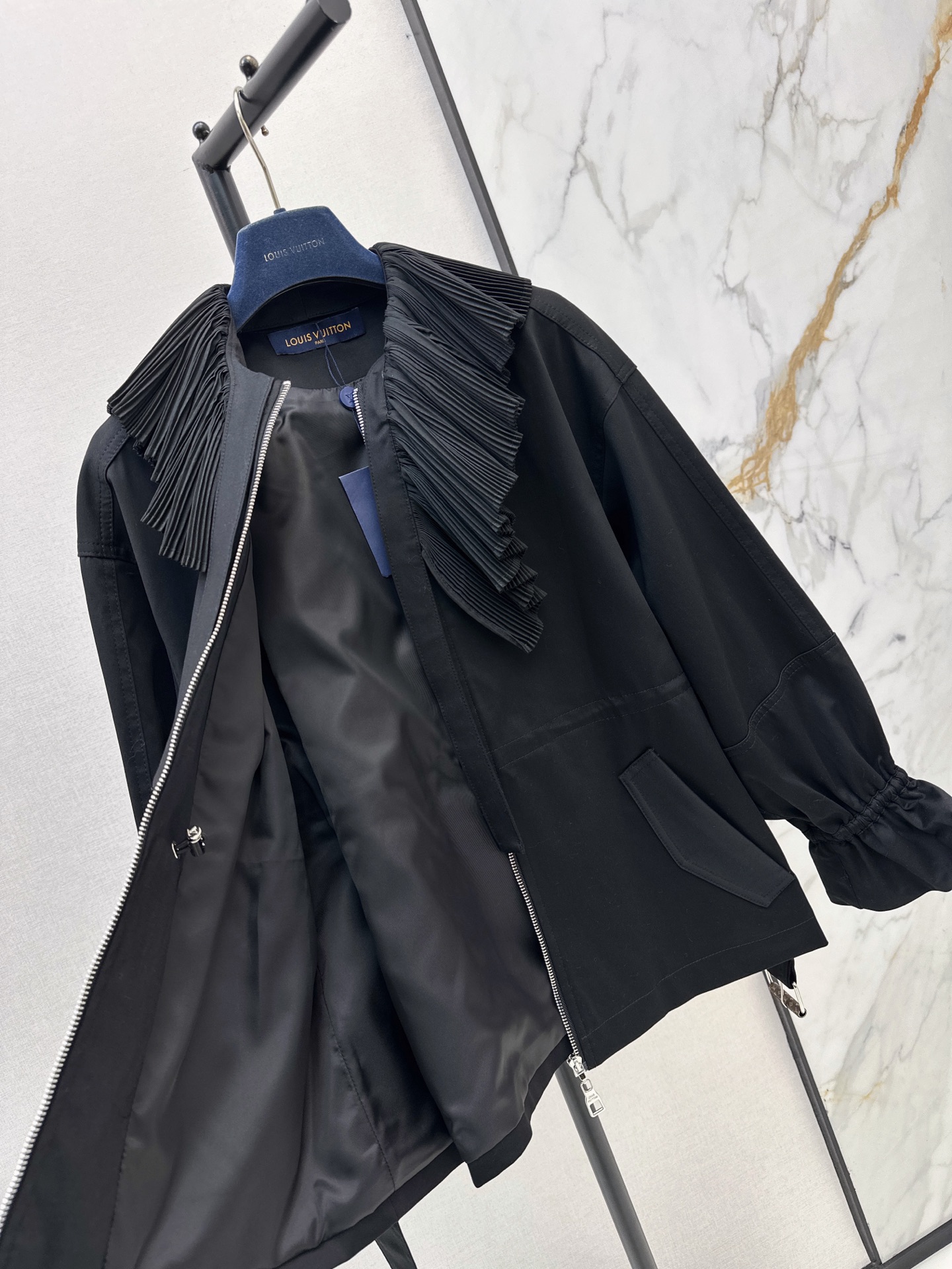 Loui 26fw cropped belted trench coats