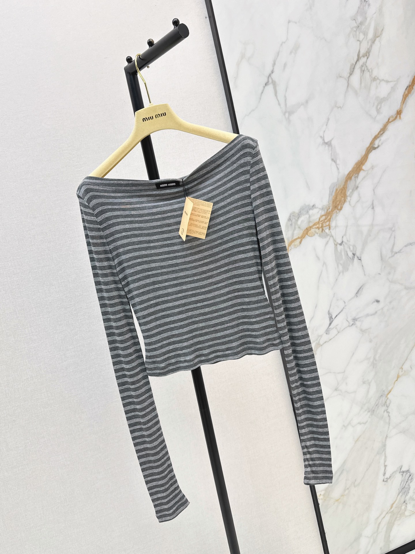 Miu 26fw off shoulder top