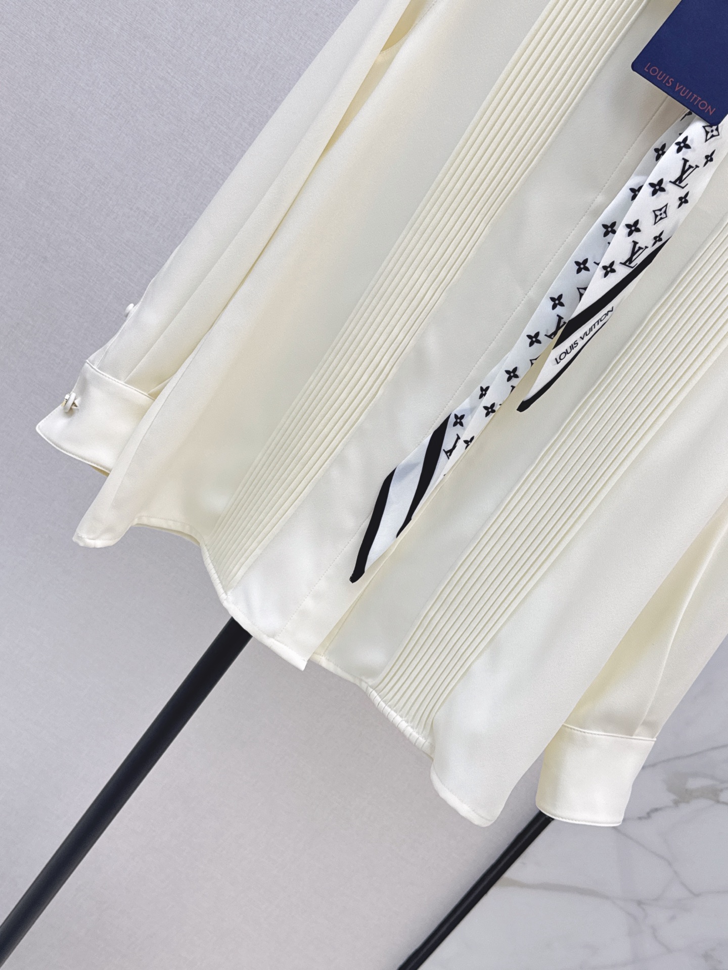 Loui 26fw scraf ribbon shirt
