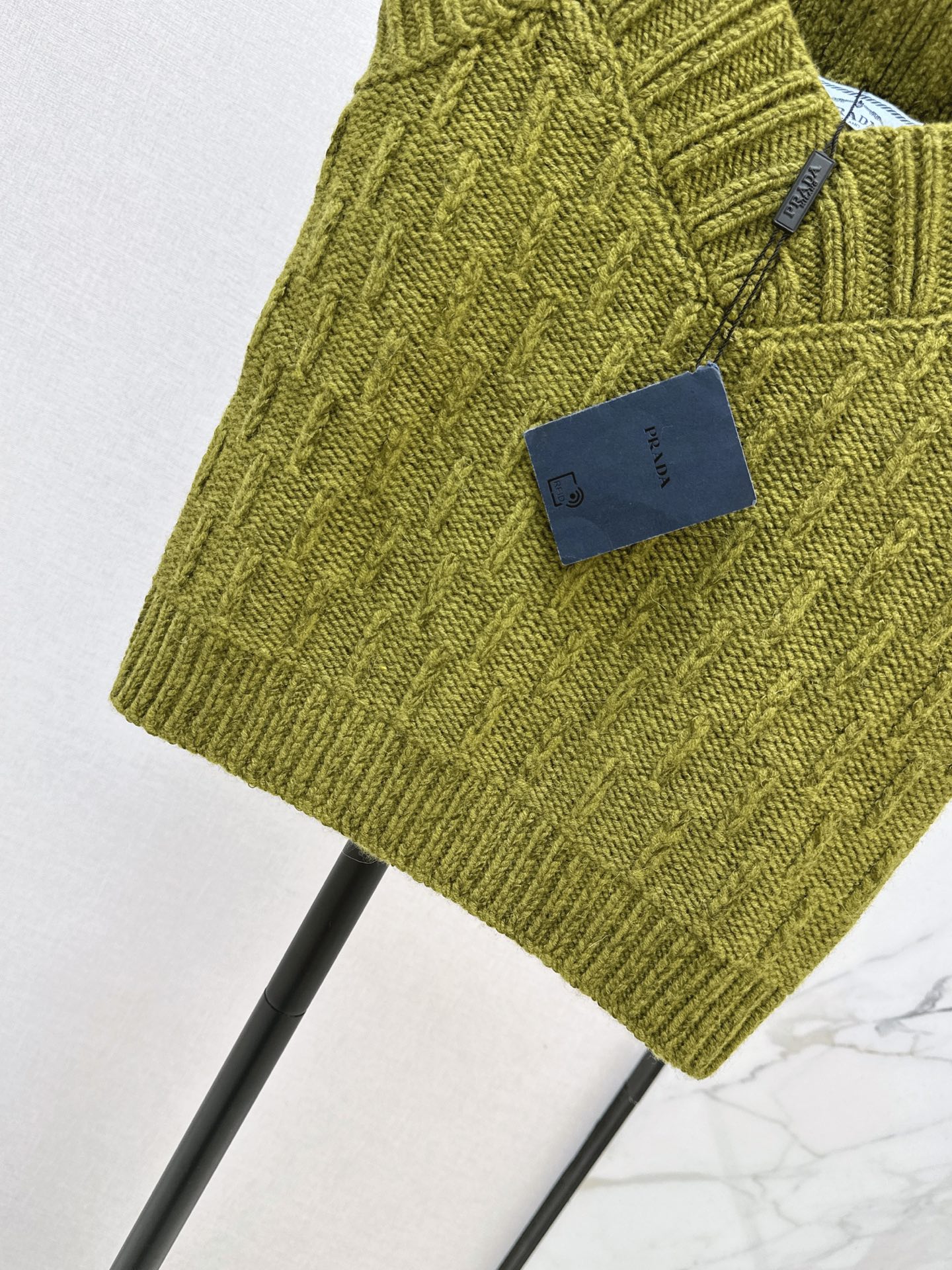 Pra 26fw cable knit vest