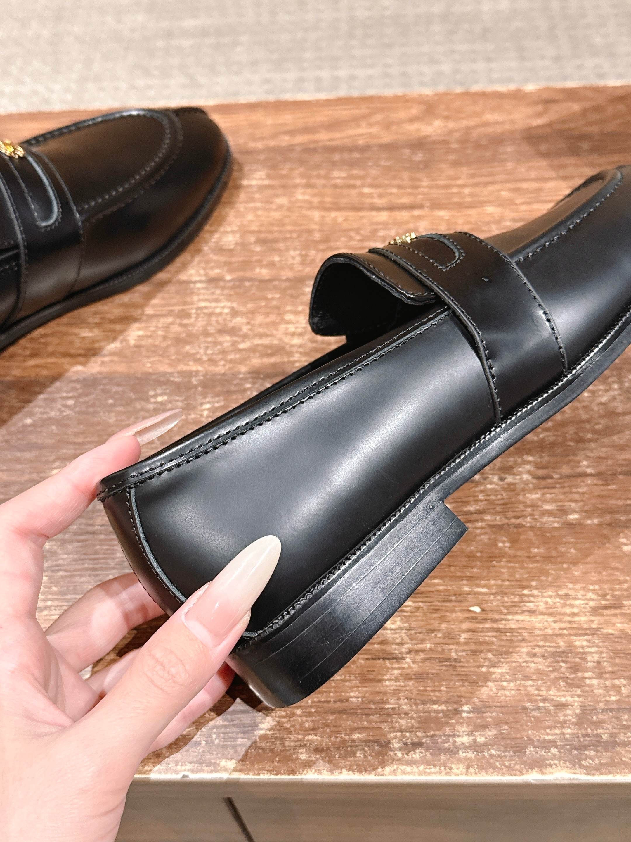 Celi 25fw loafer shoes