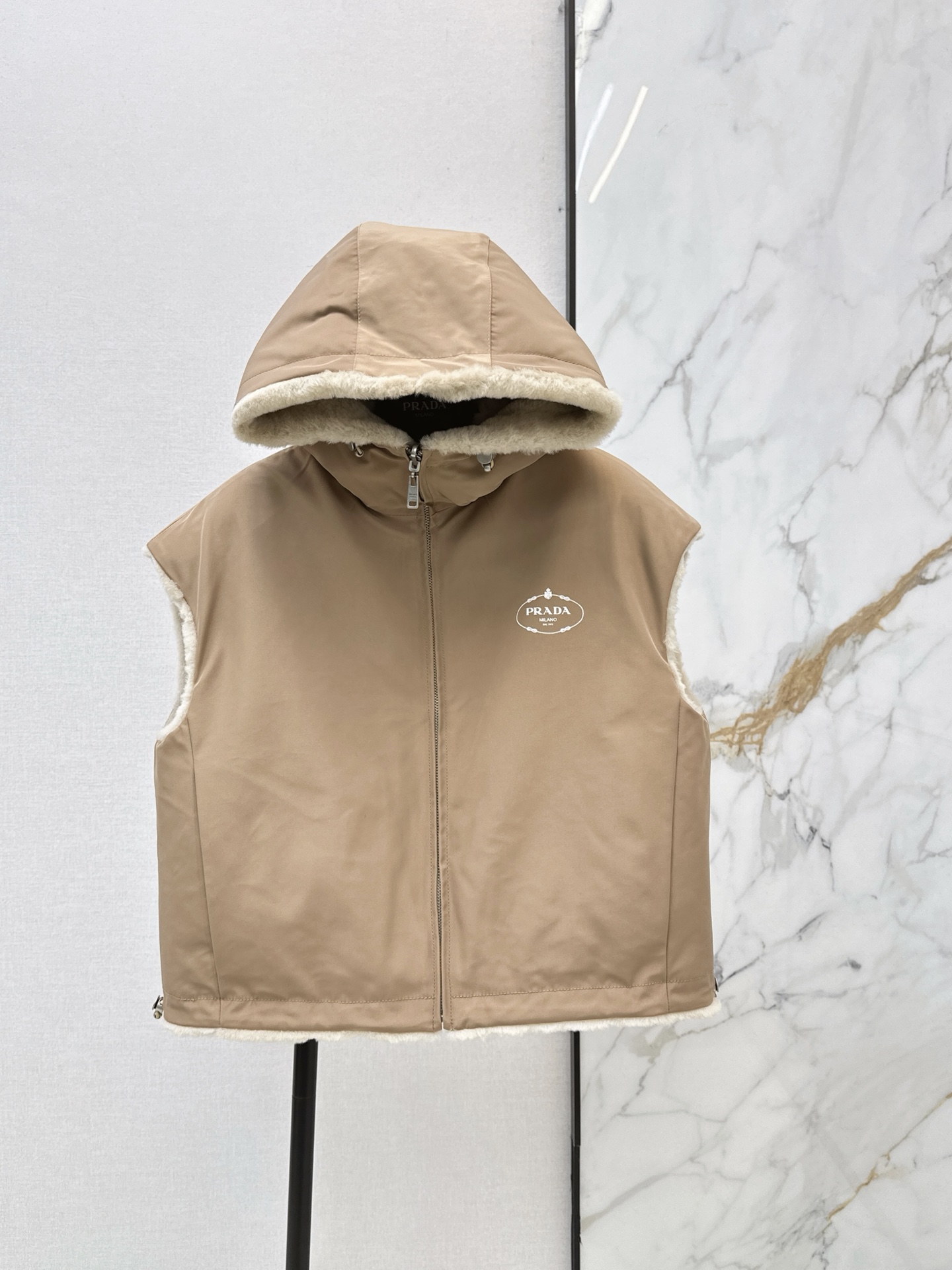 Pra 26fw faux-fur hooded vest jacket