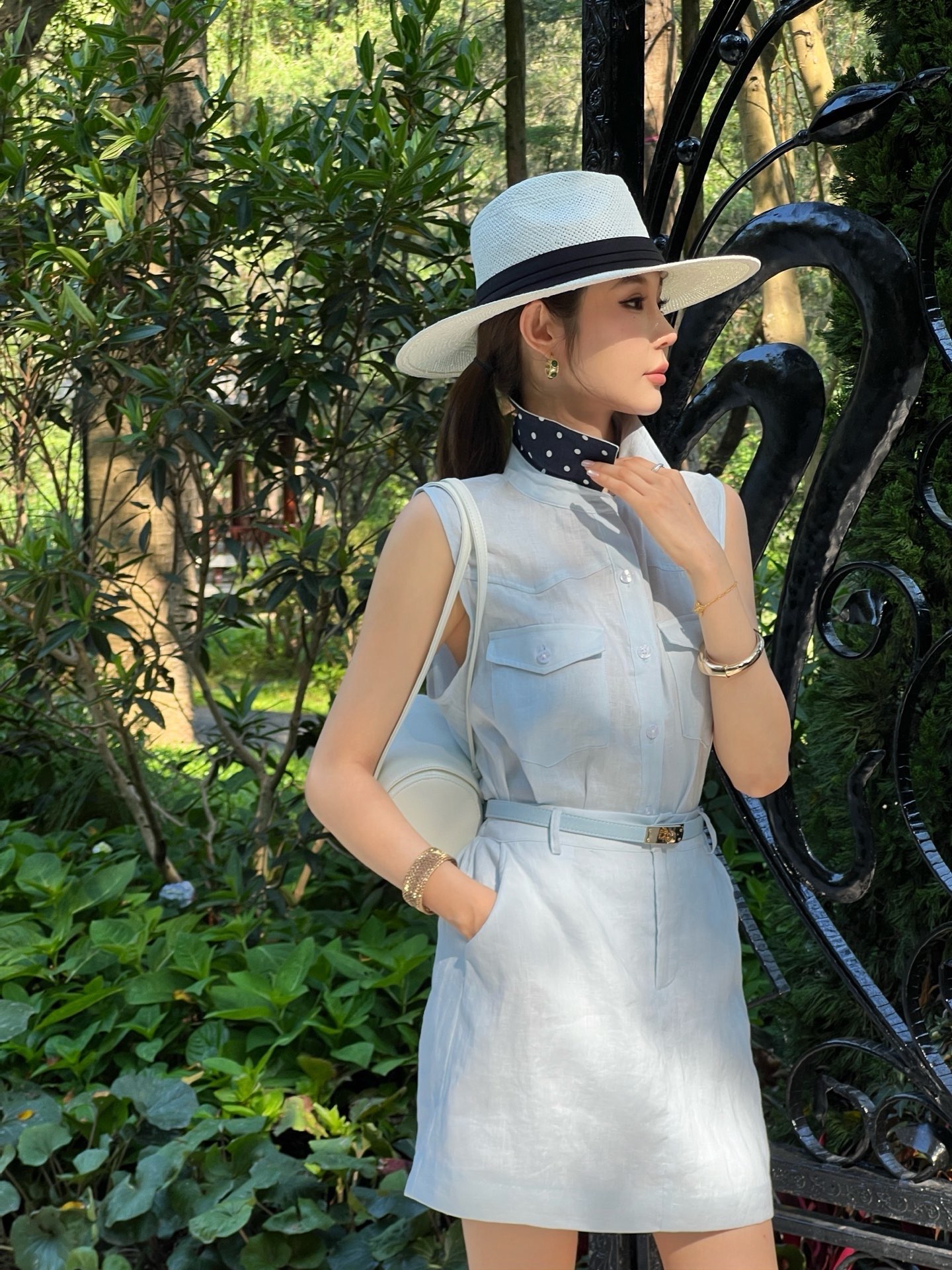 Her 26ss sleeveless linen shirt