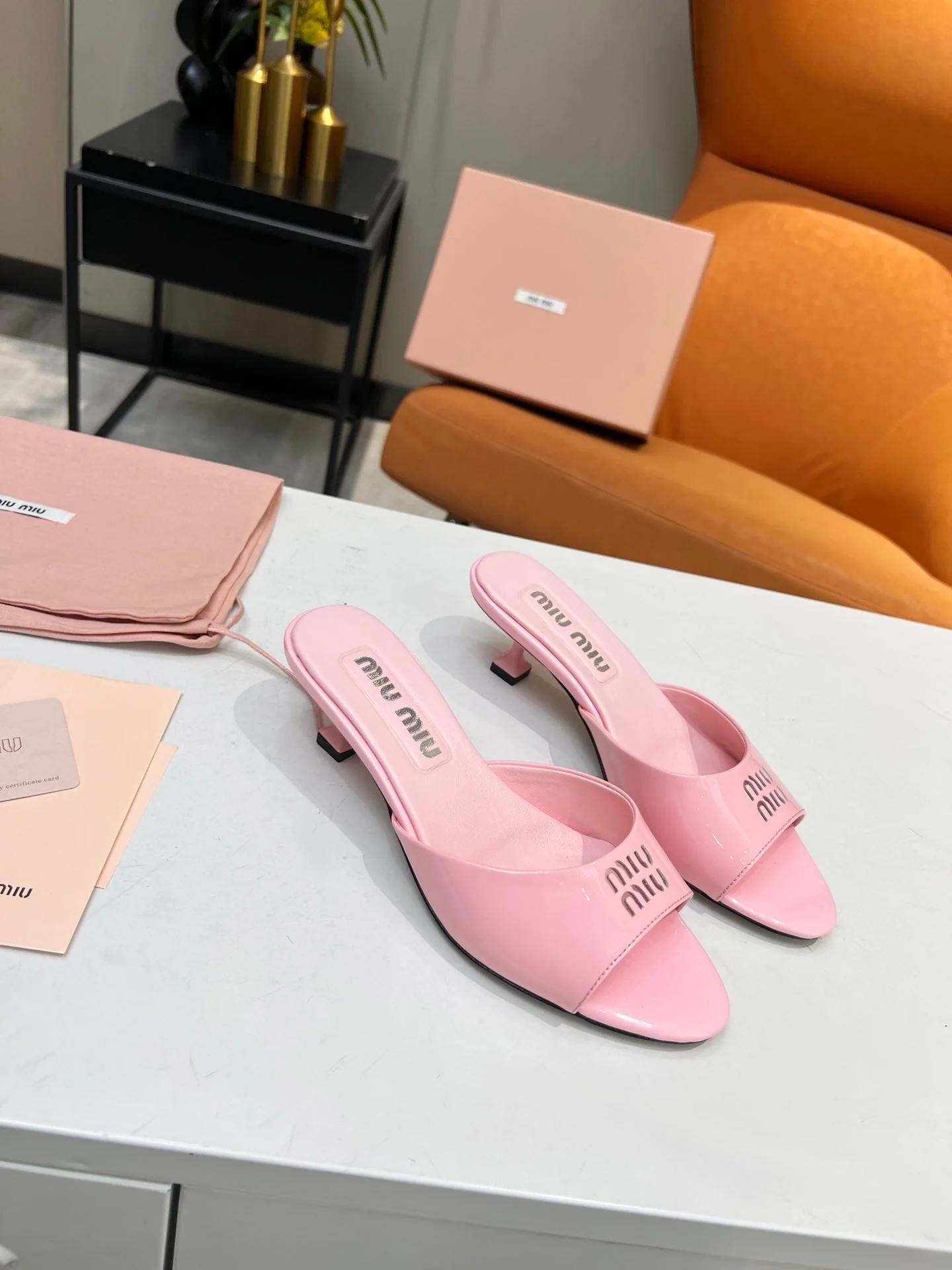 Mi leather slippers