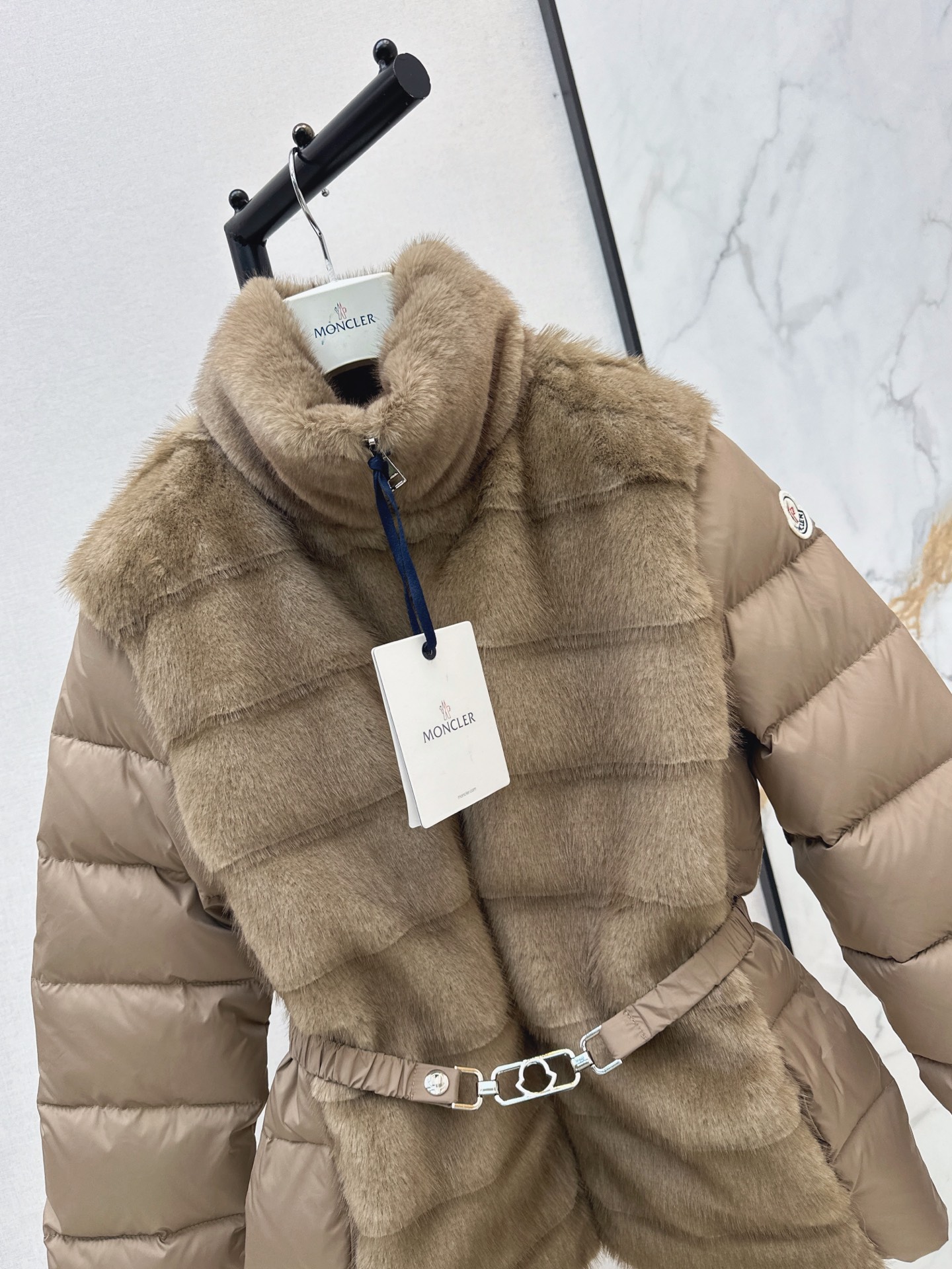 Monc 26fw fur belted down jacket