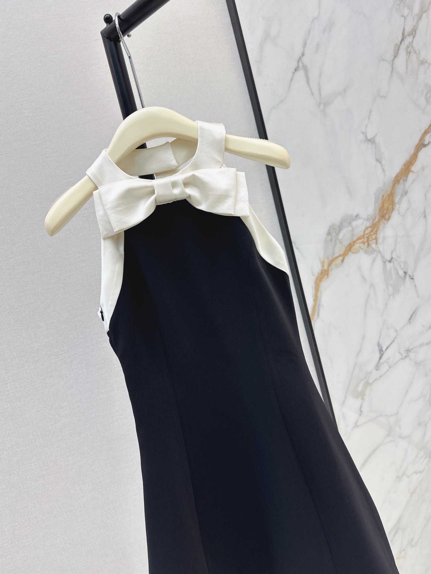 Valen 26fw halter neck dress