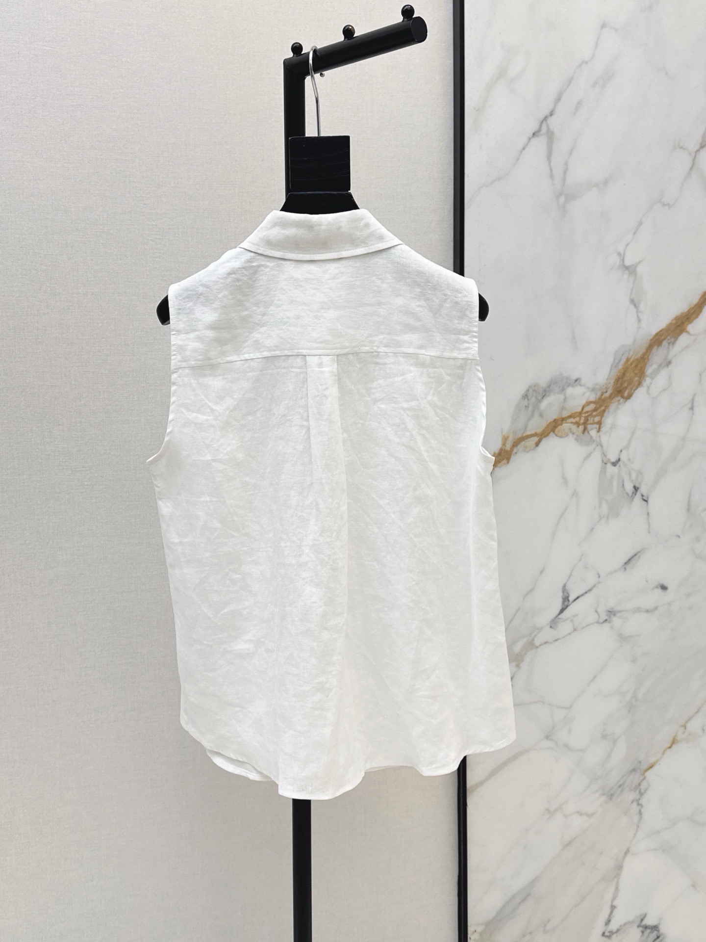 Her 26ss sleeveless linen shirt