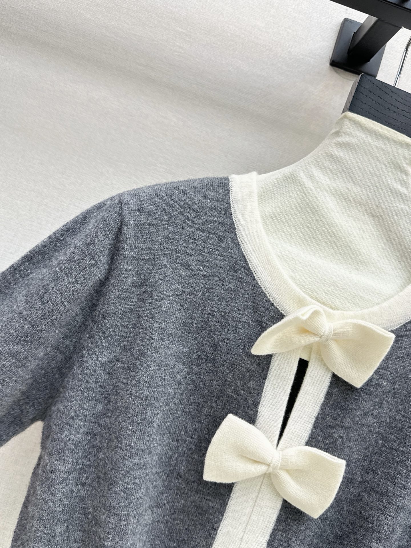 Chan 26fw 3d bow sweater