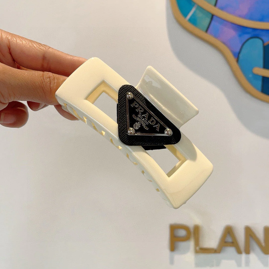 P hair clips