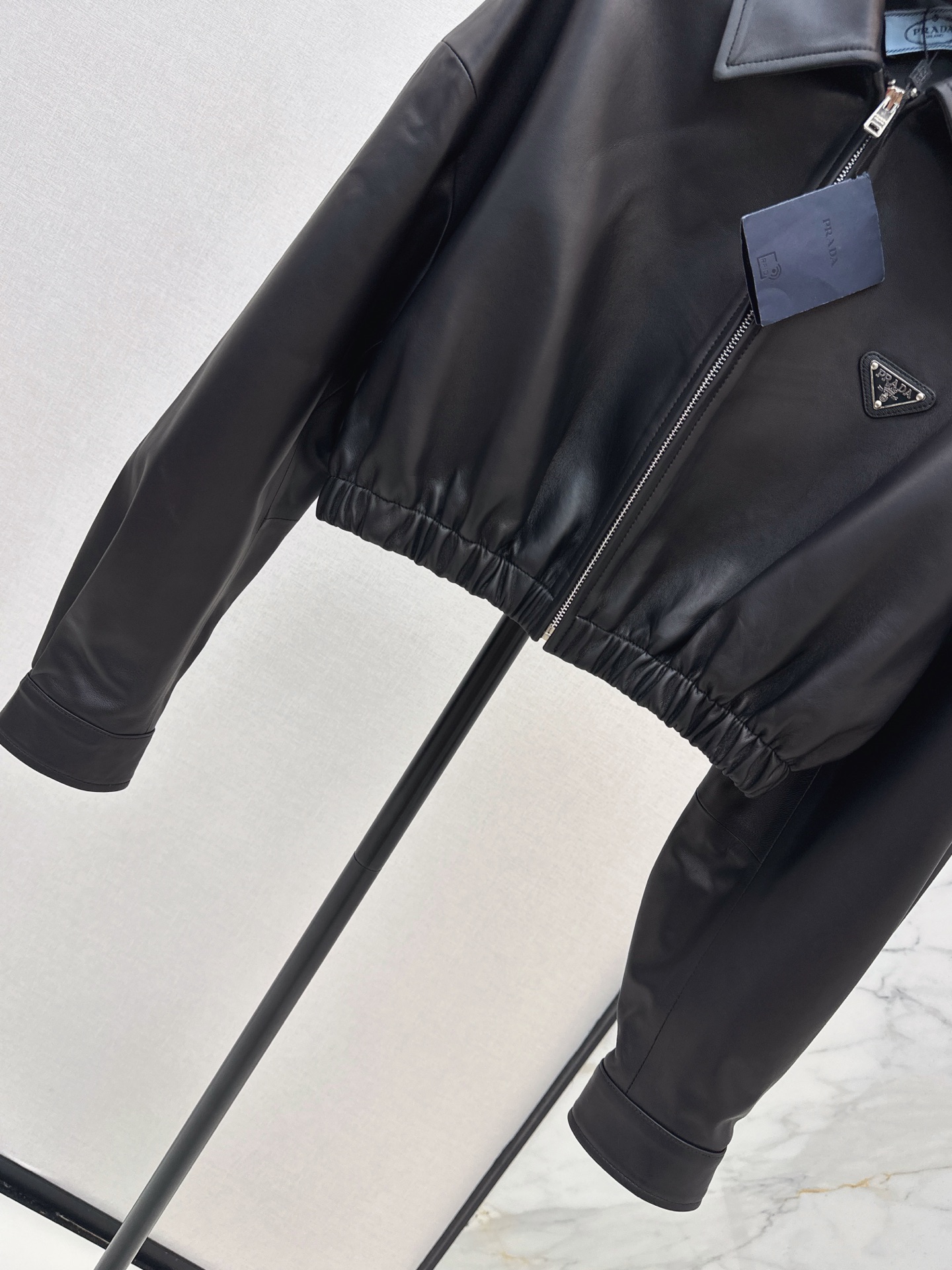 Pra 26fw cropped leather jacket