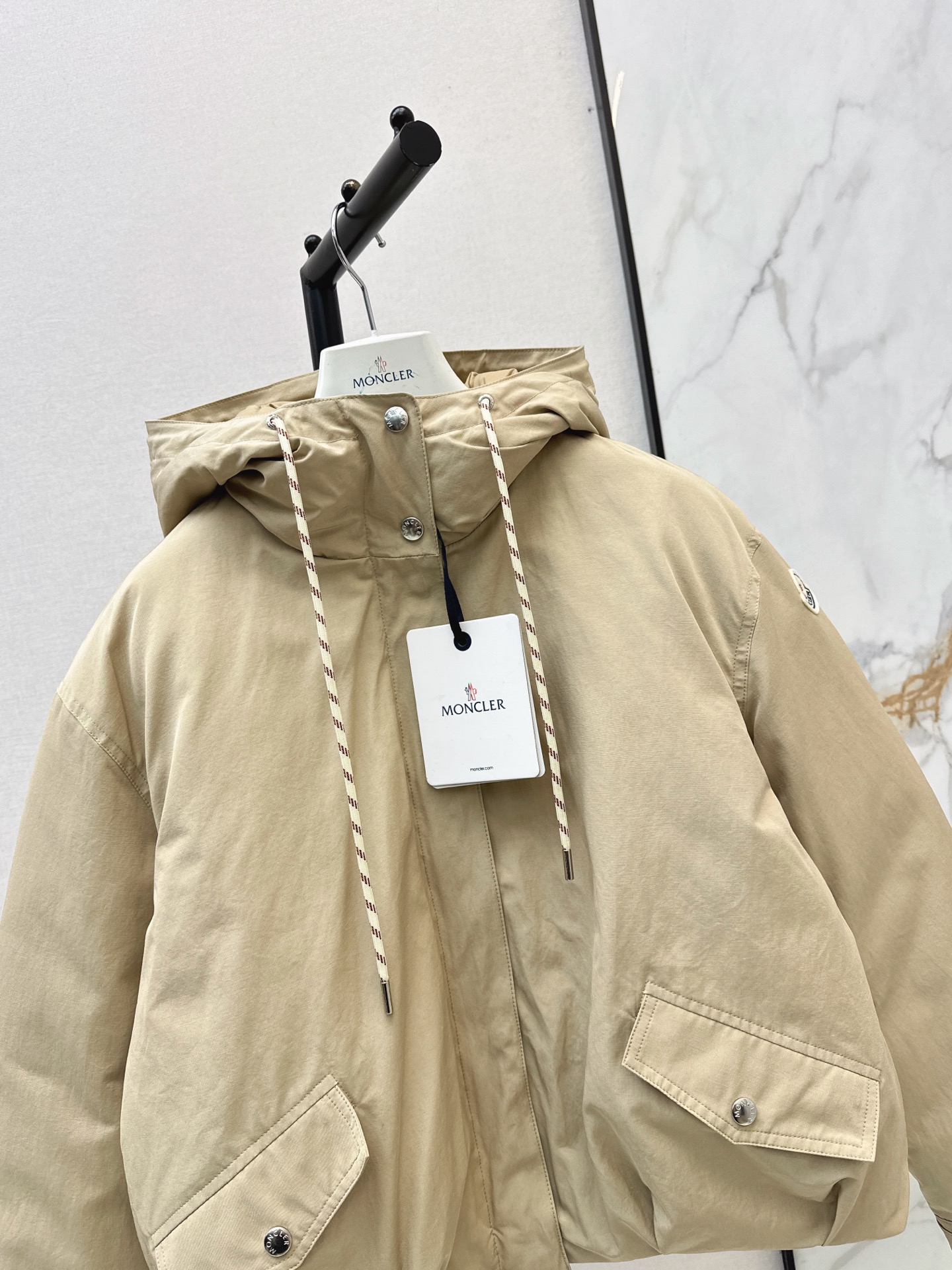Monc 26fw hooded cropped down jacket