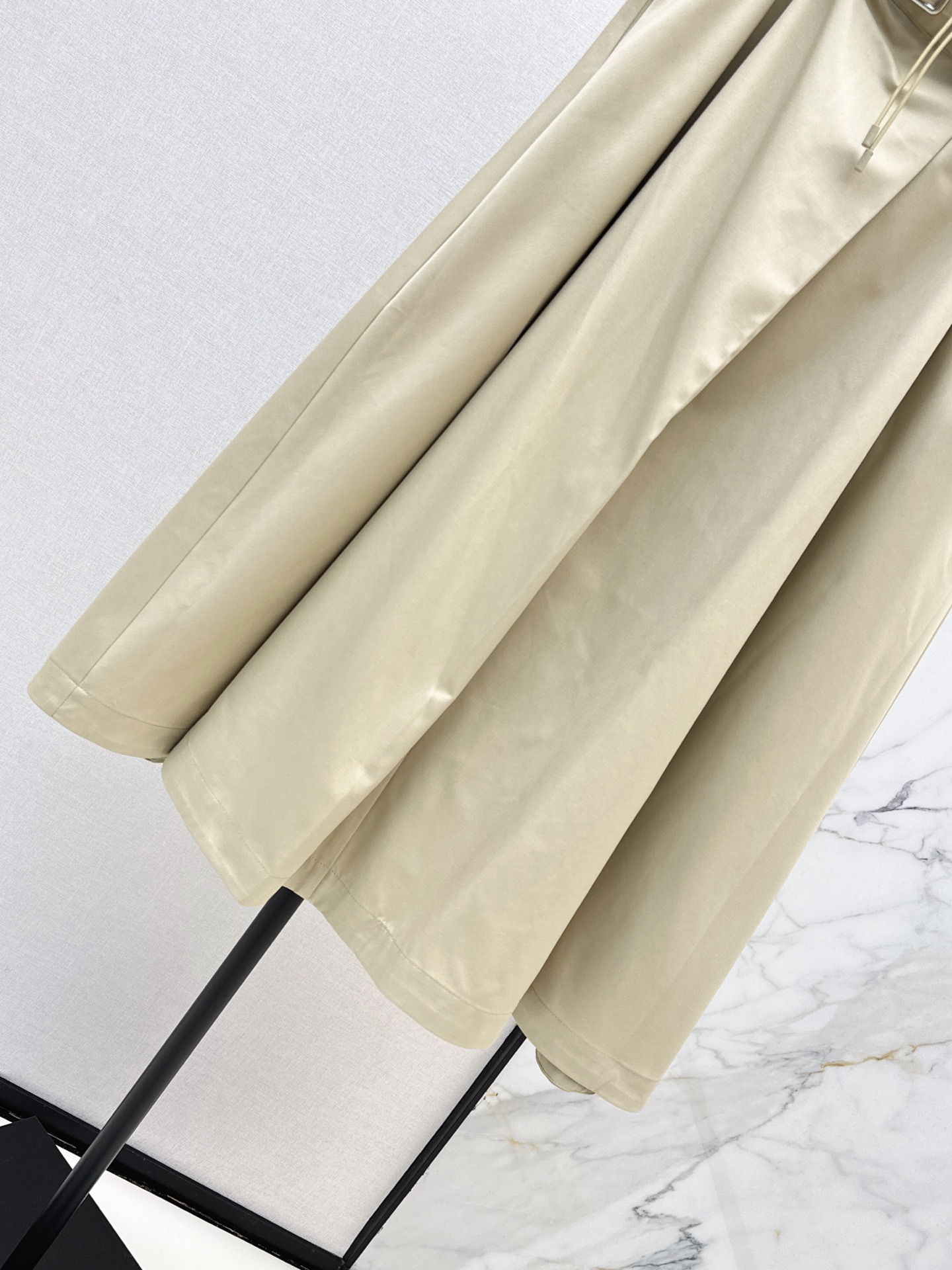 Loe 26ss belted pleated skirt