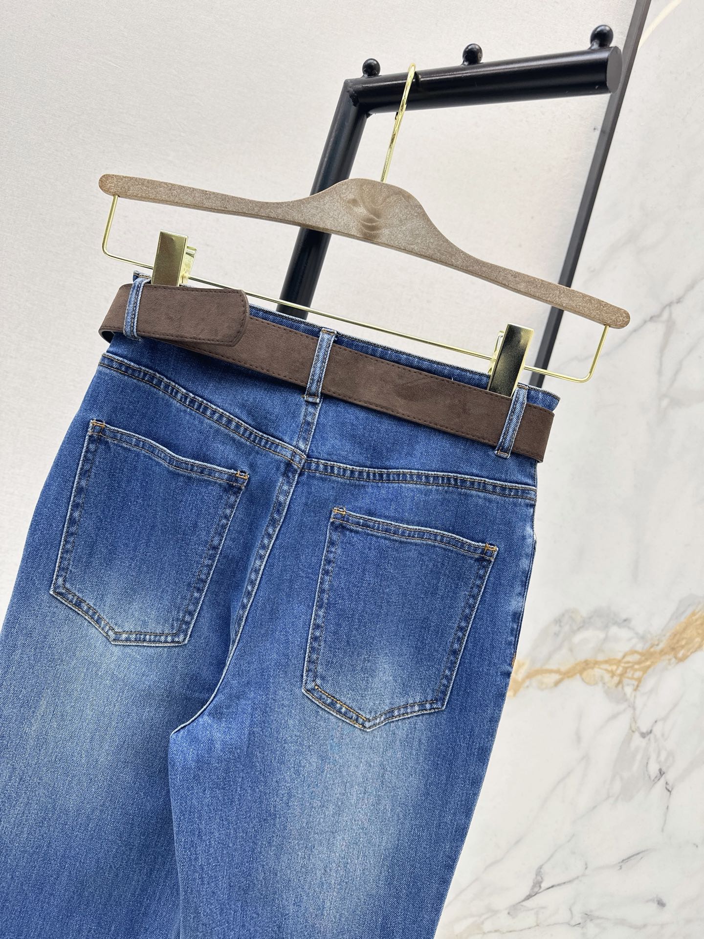 Brun 26fw belted flared jeans