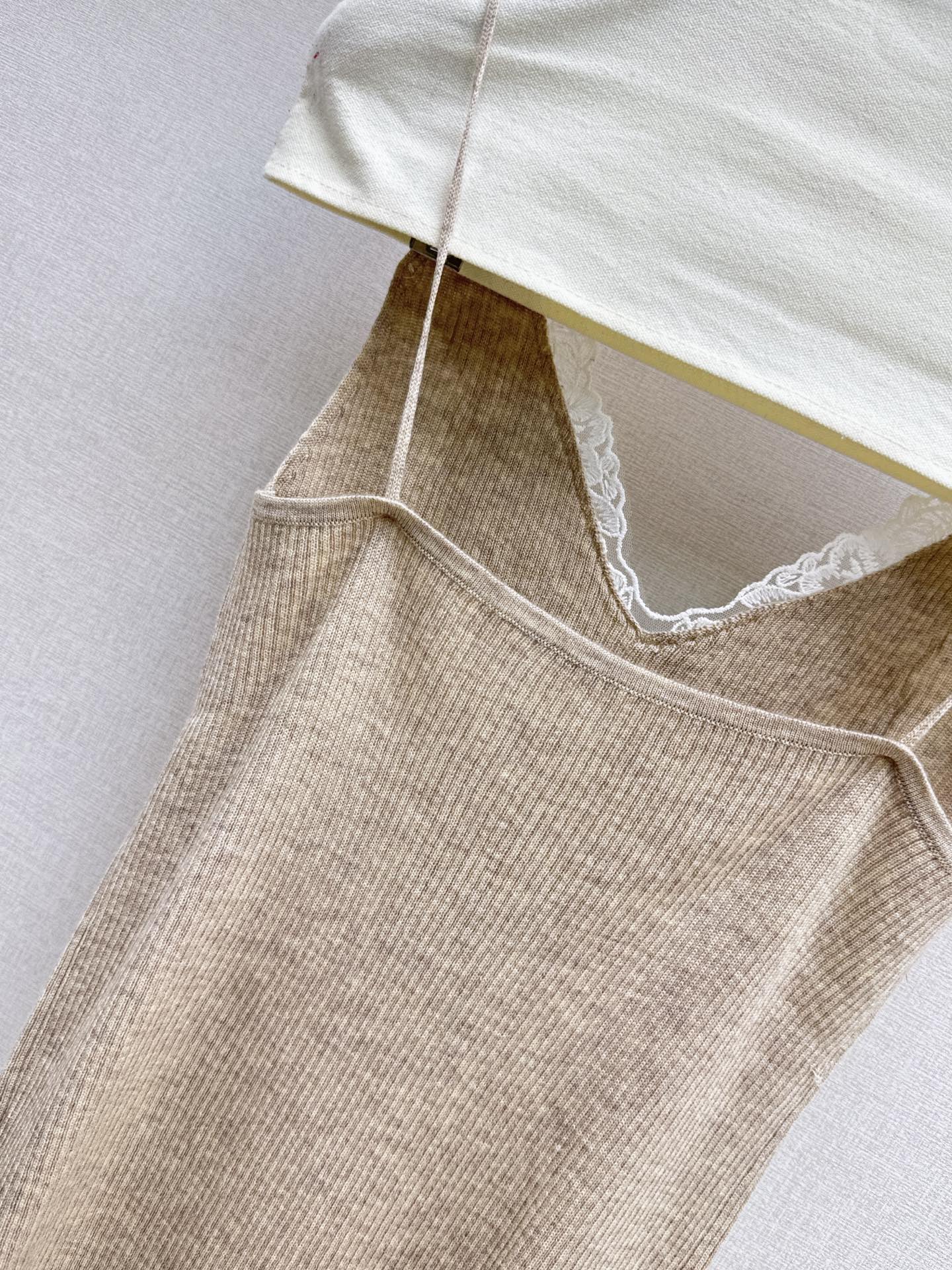 Sain 26fw lace camisole