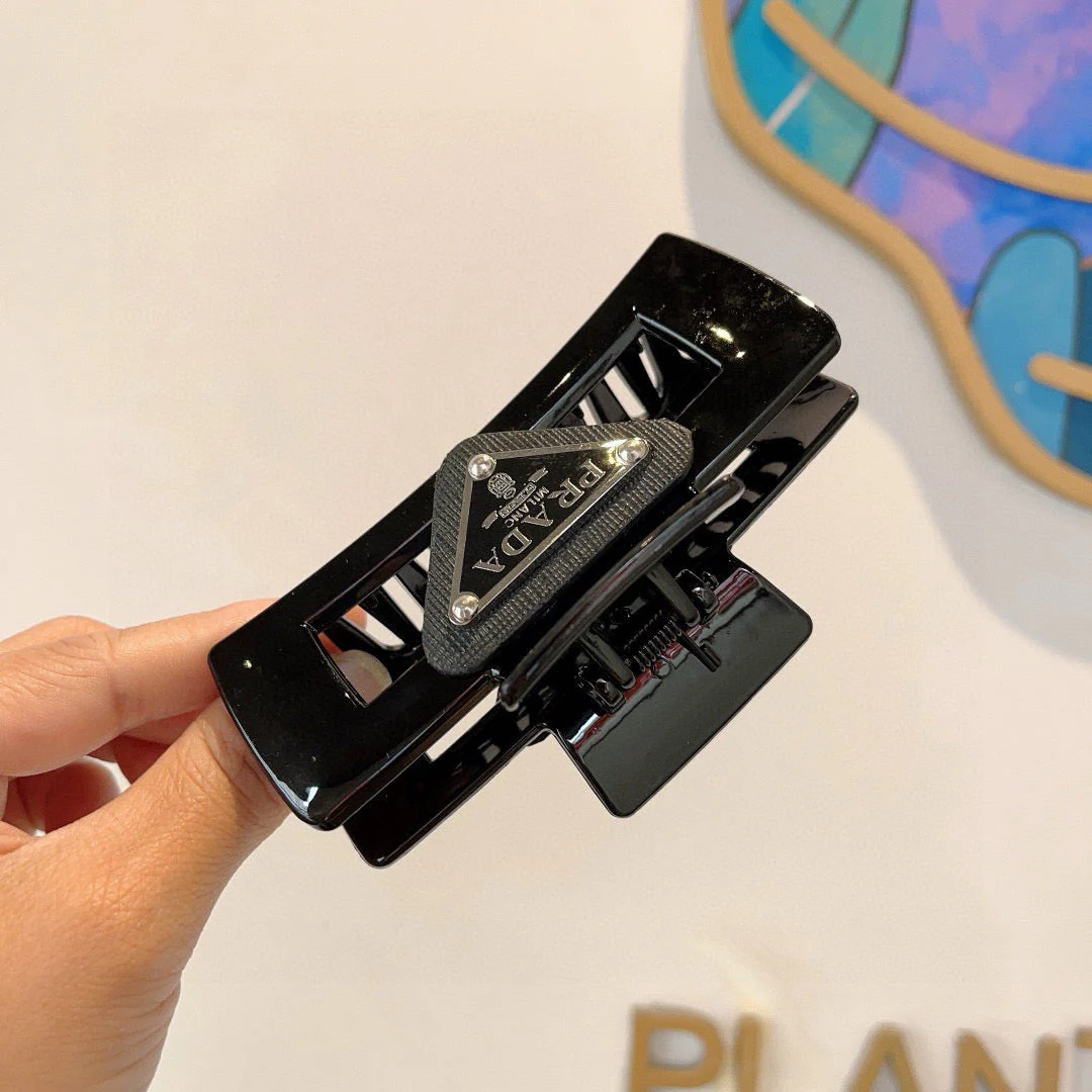P hair clips
