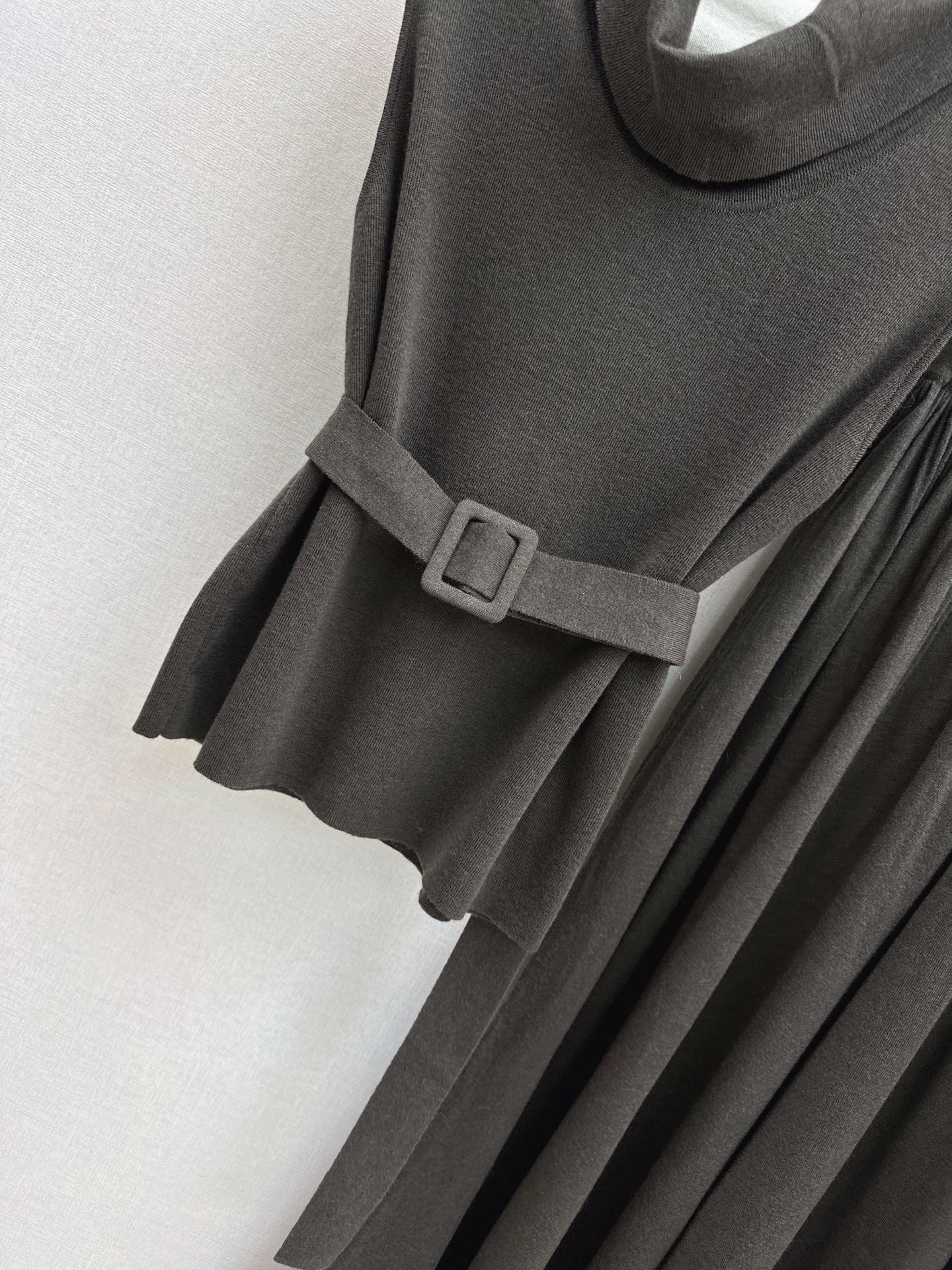 Her 26fw belted knit sleeveless top pants sets
